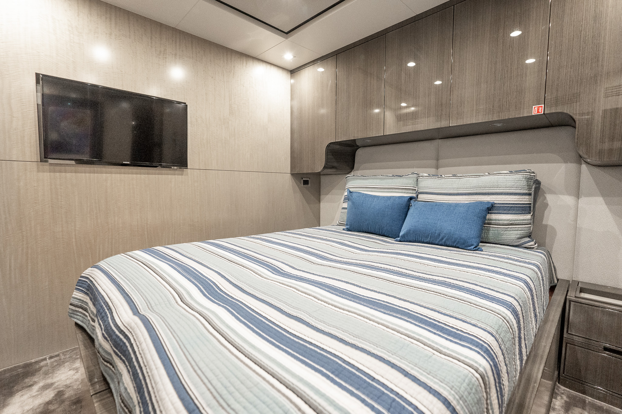 Yacht Photo 23