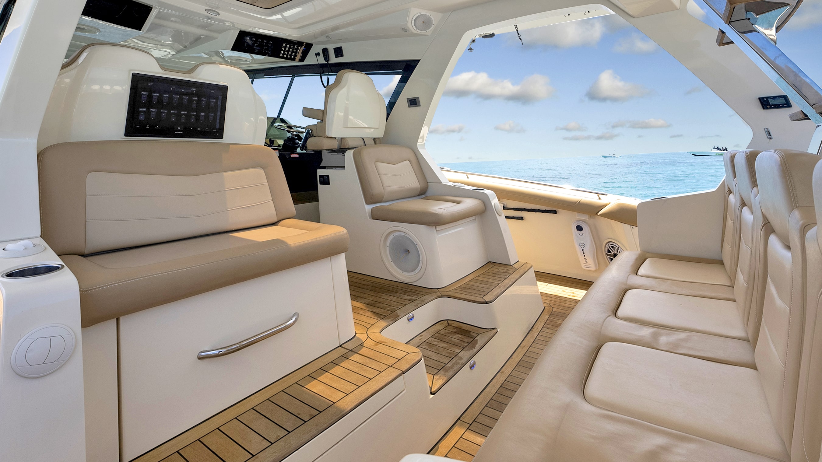 Yacht Photo 26