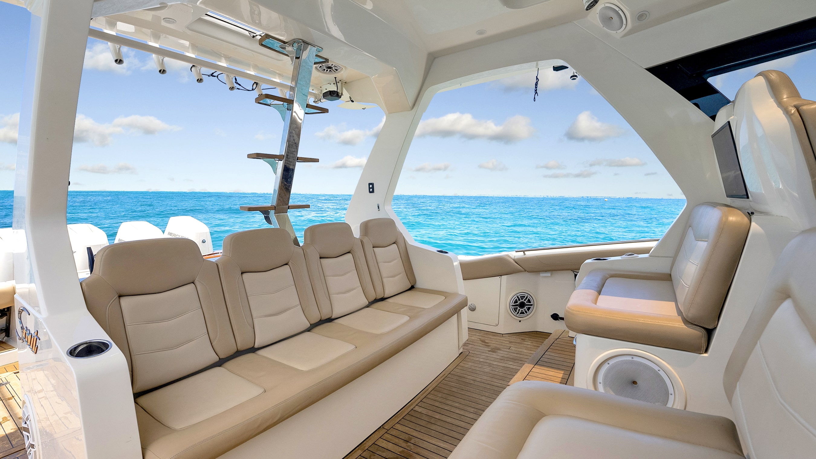 Yacht Photo 32
