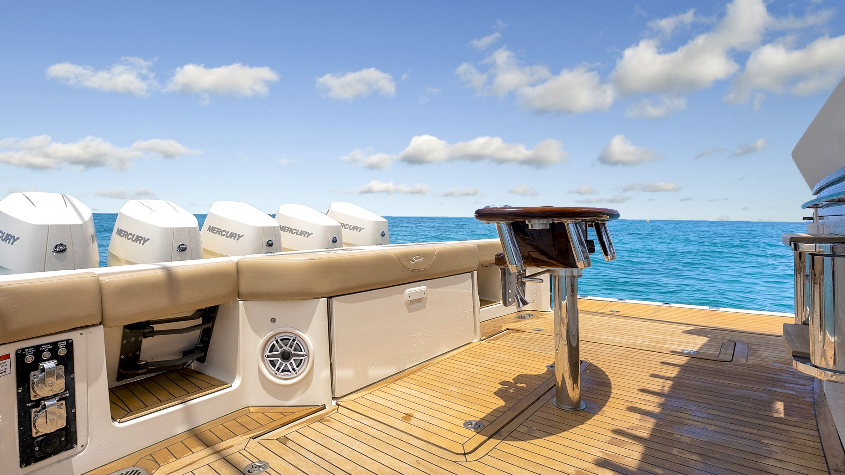 Yacht Photo 33