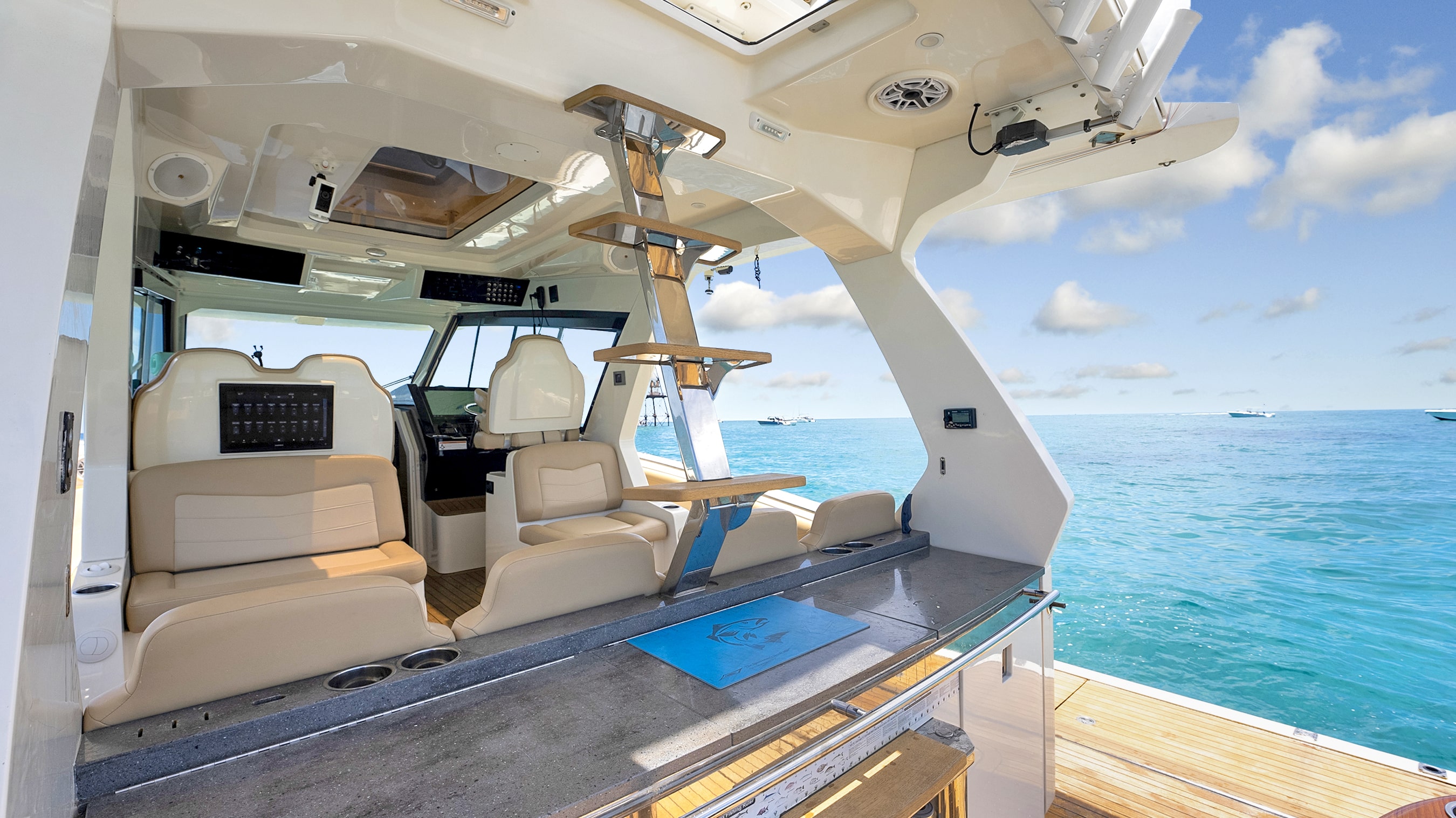 Yacht Photo 34