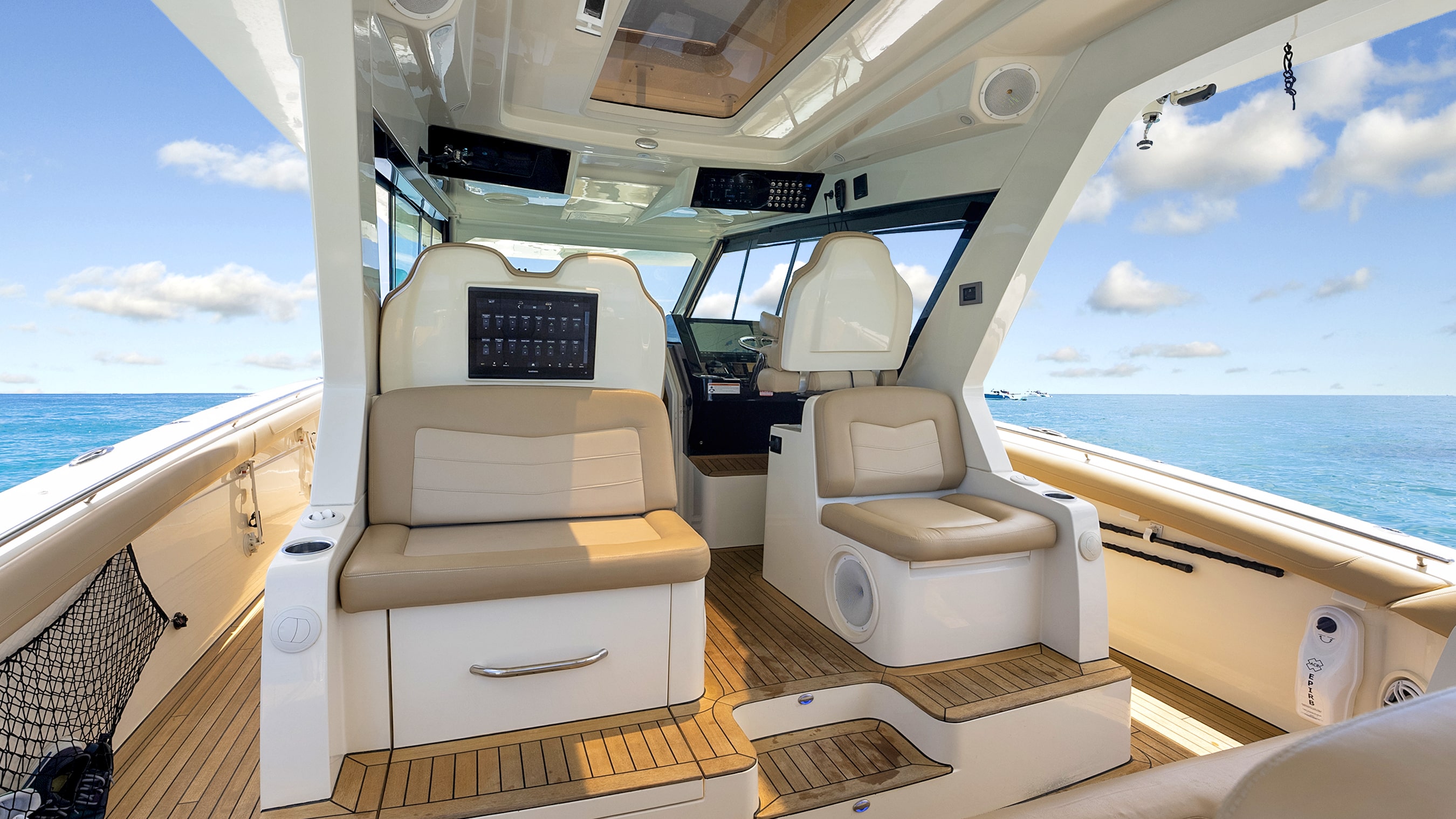 Yacht Photo 35