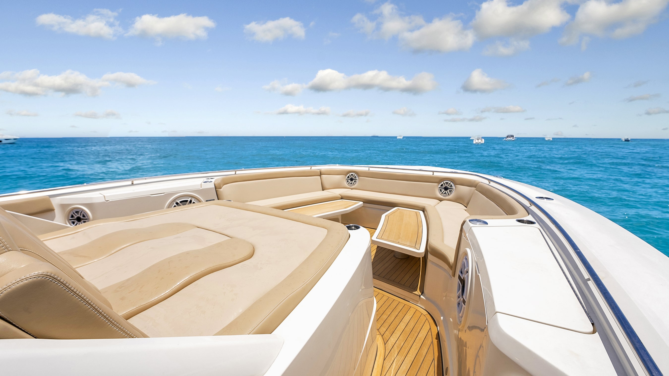 Yacht Photo 43