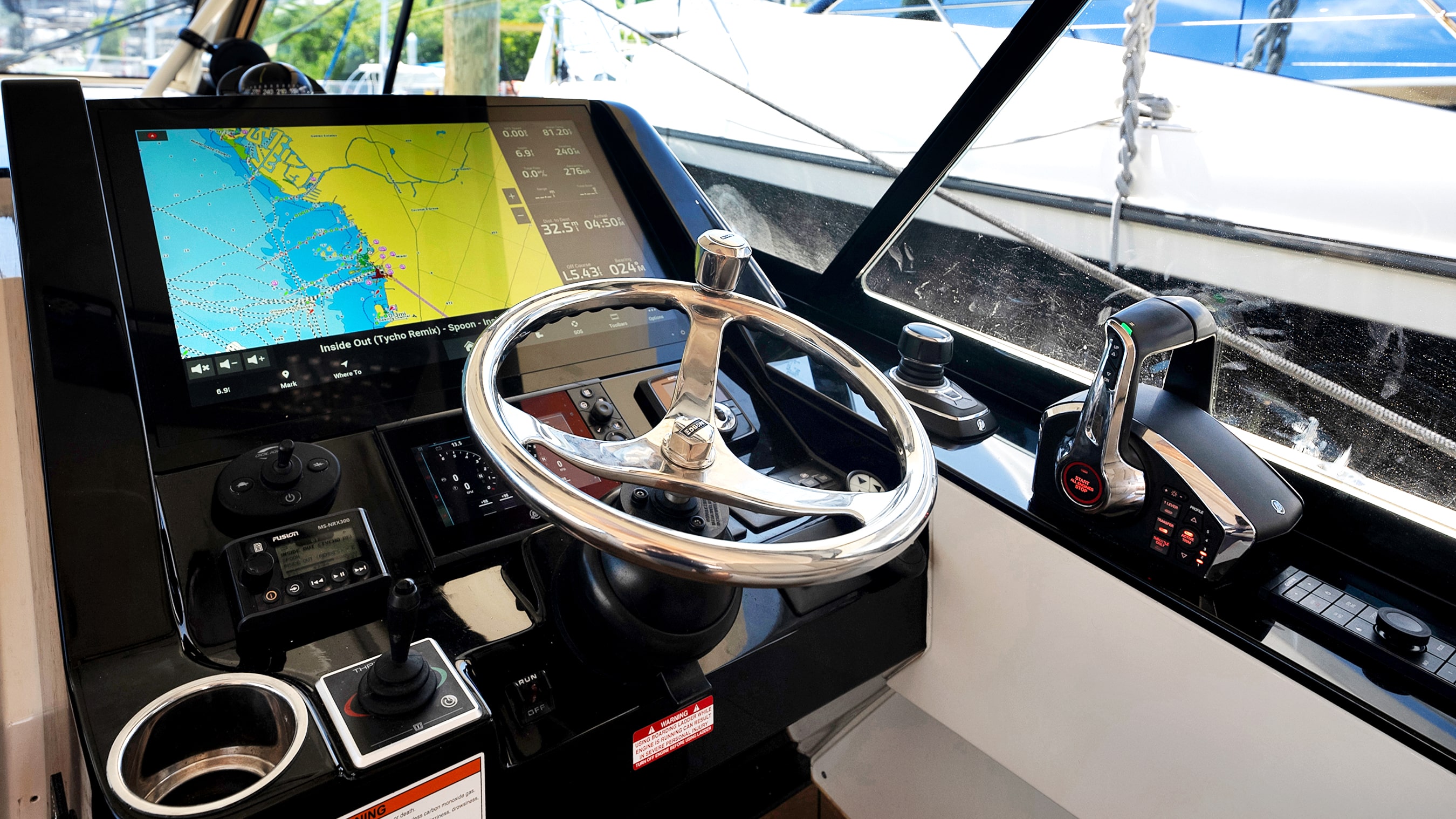 Yacht Photo 44