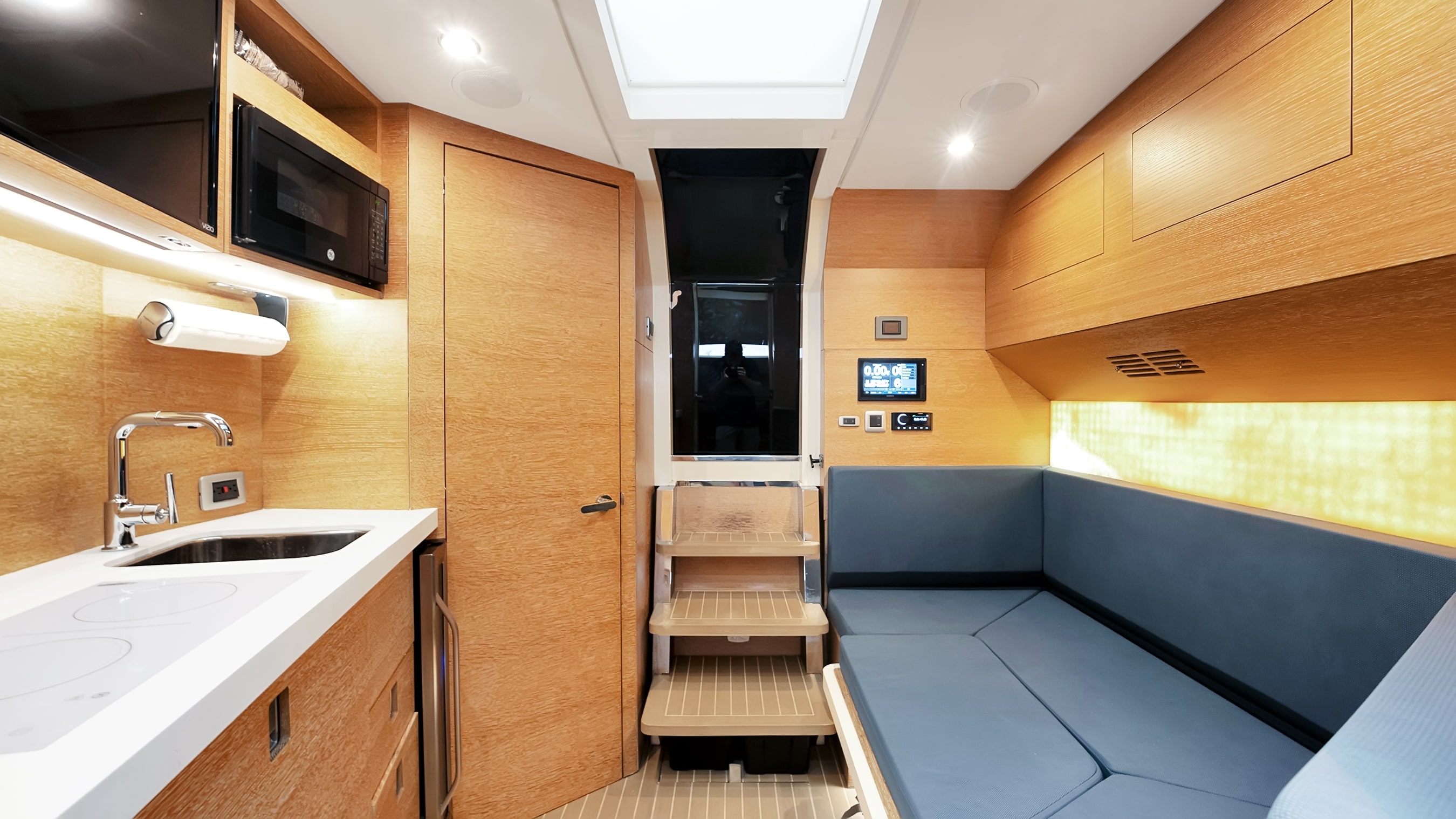 Yacht Photo 47