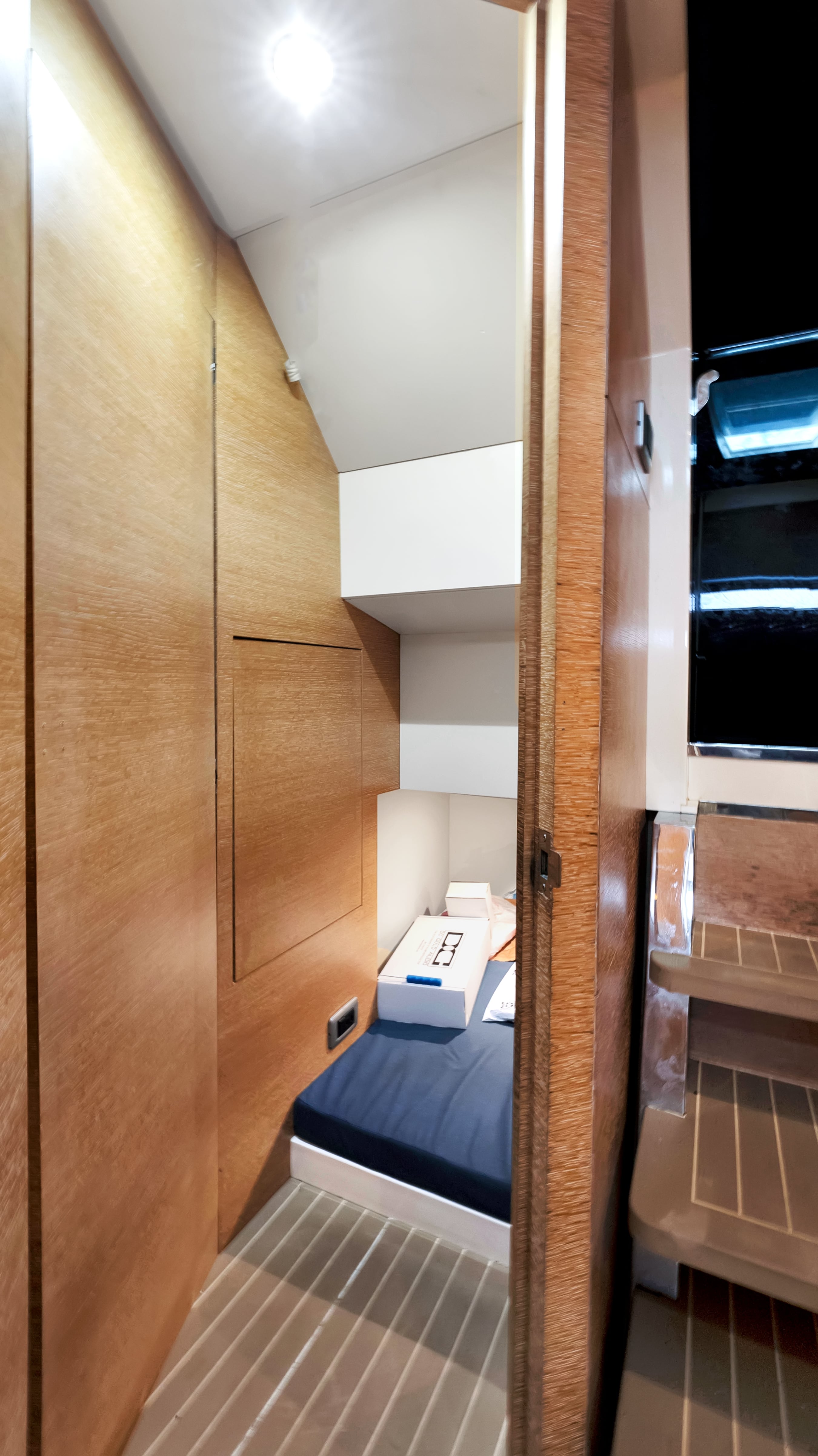 Yacht Photo 49