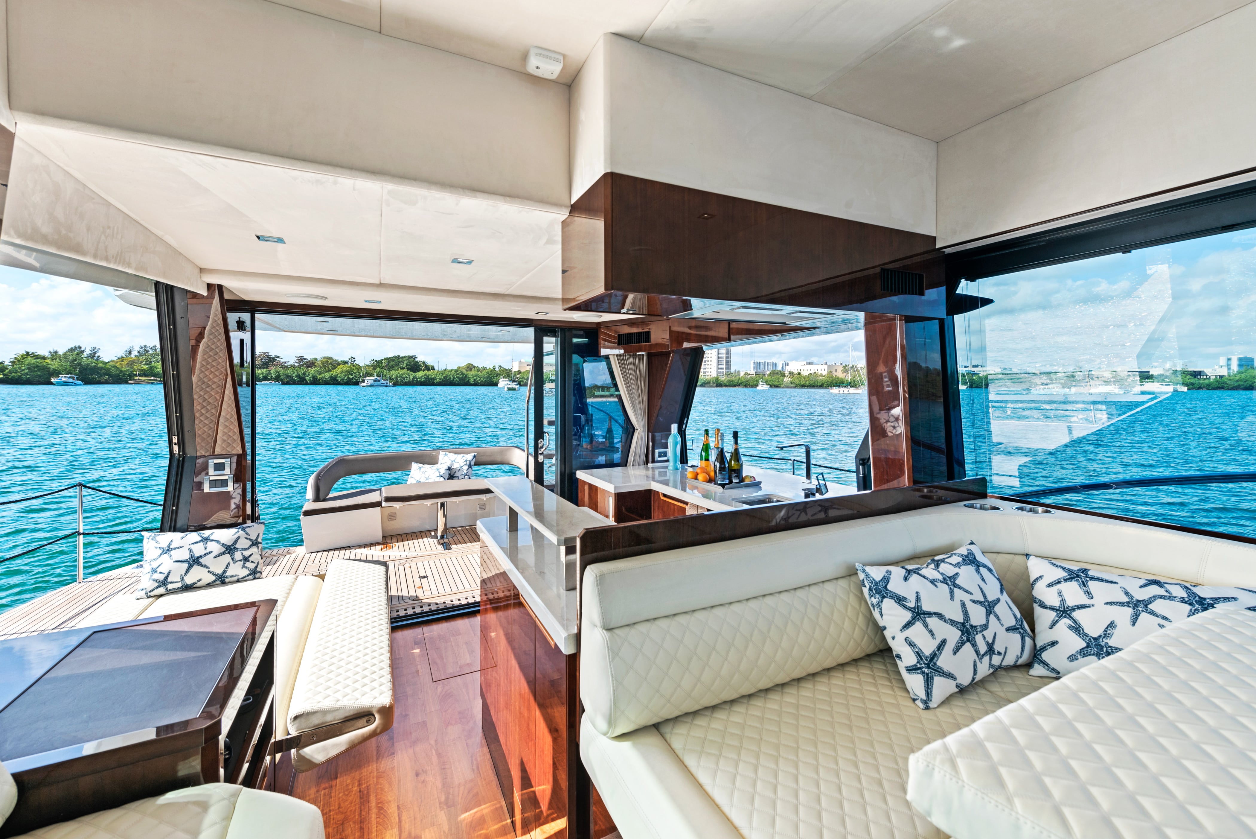 Yacht Photo 4