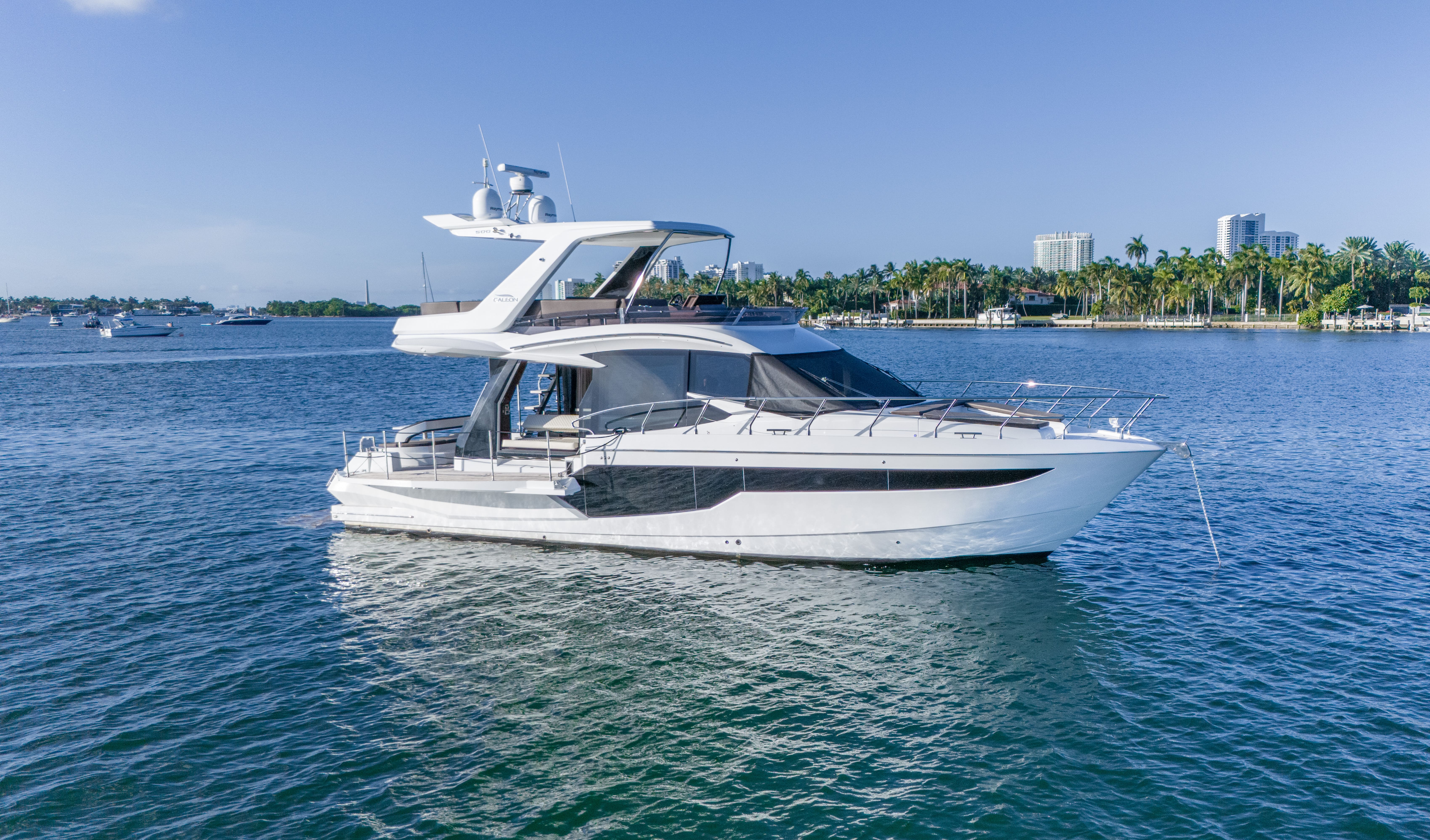 Yacht Photo 6