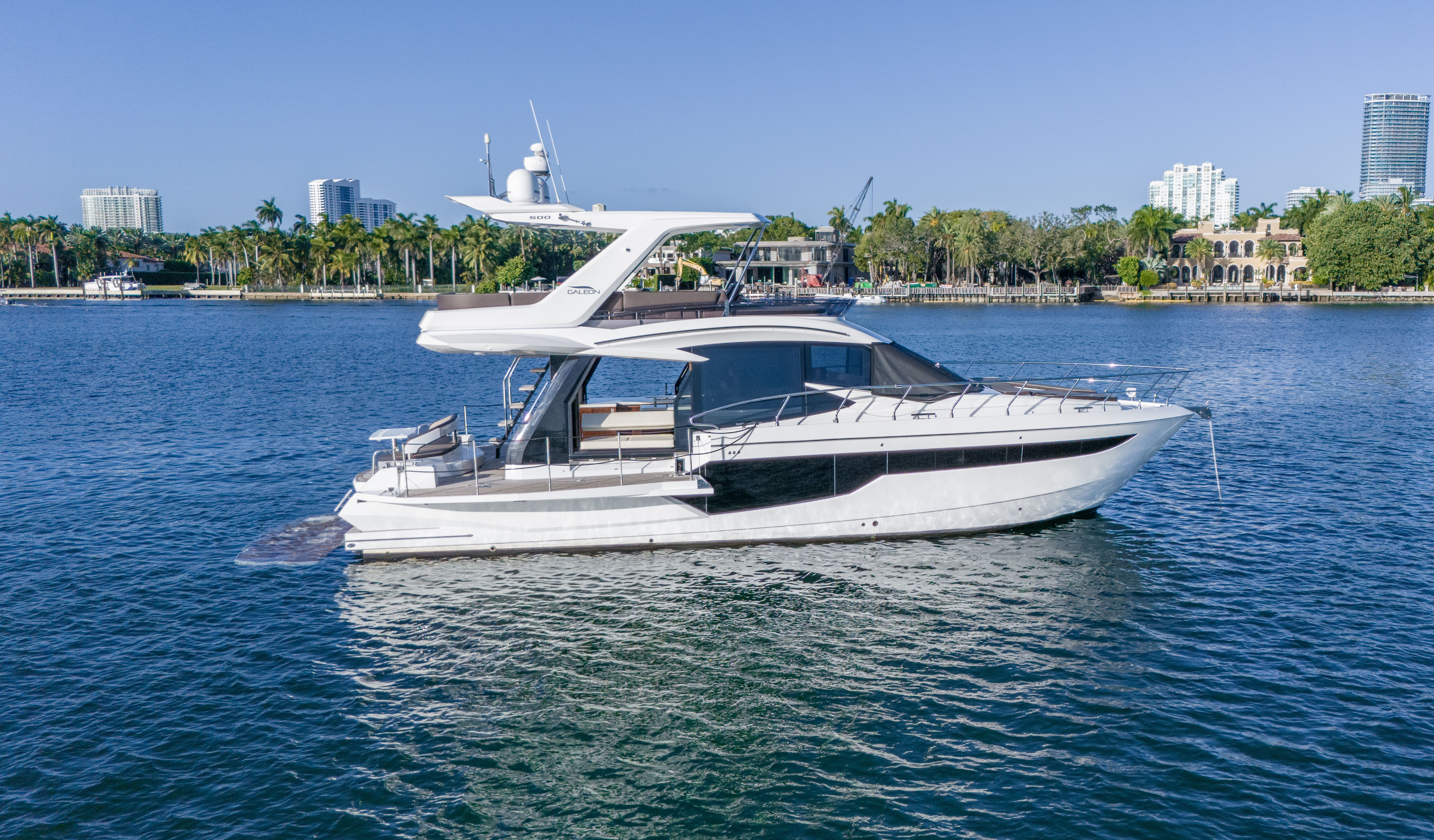 Yacht Photo 8