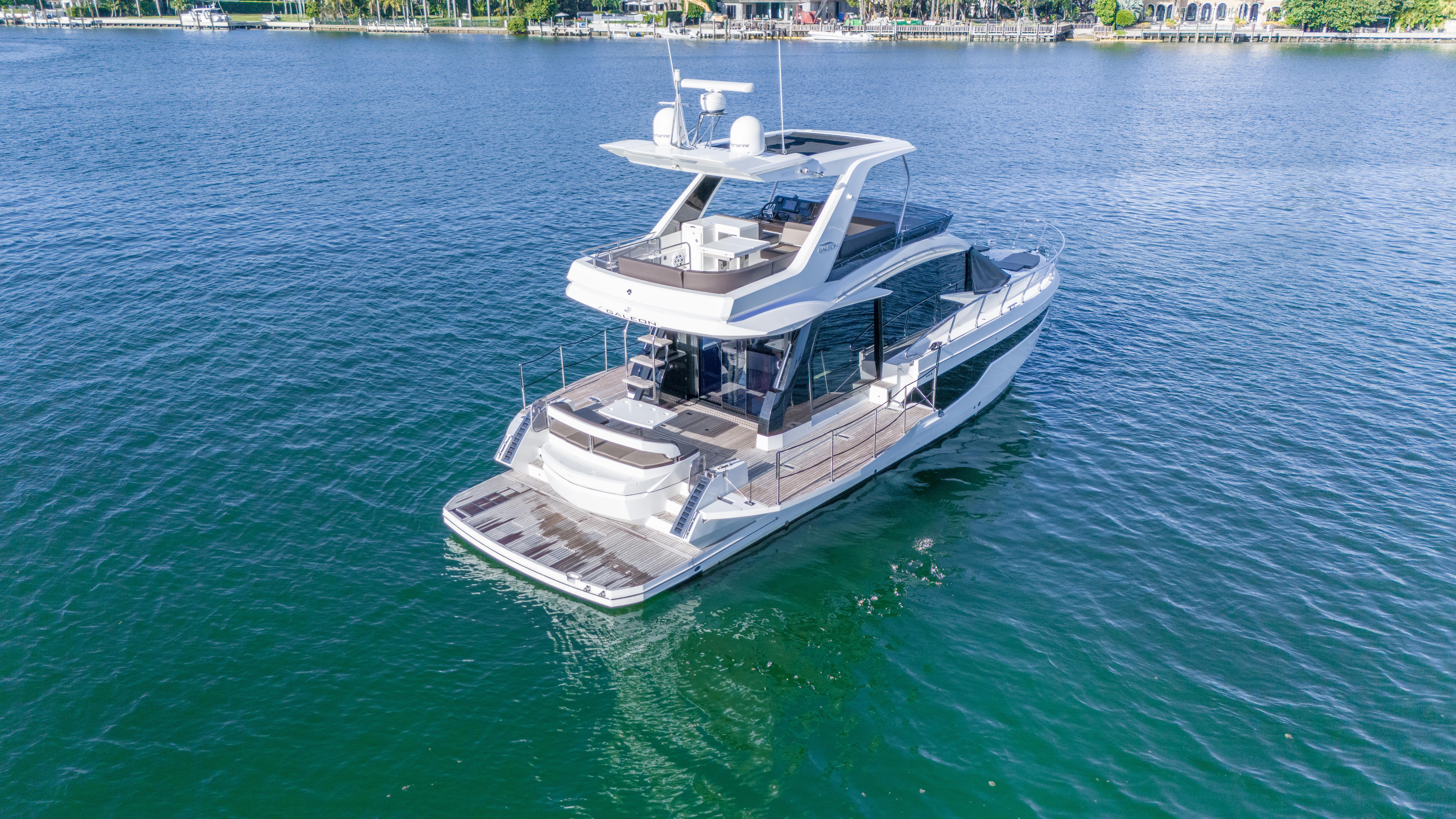 Yacht Photo 9