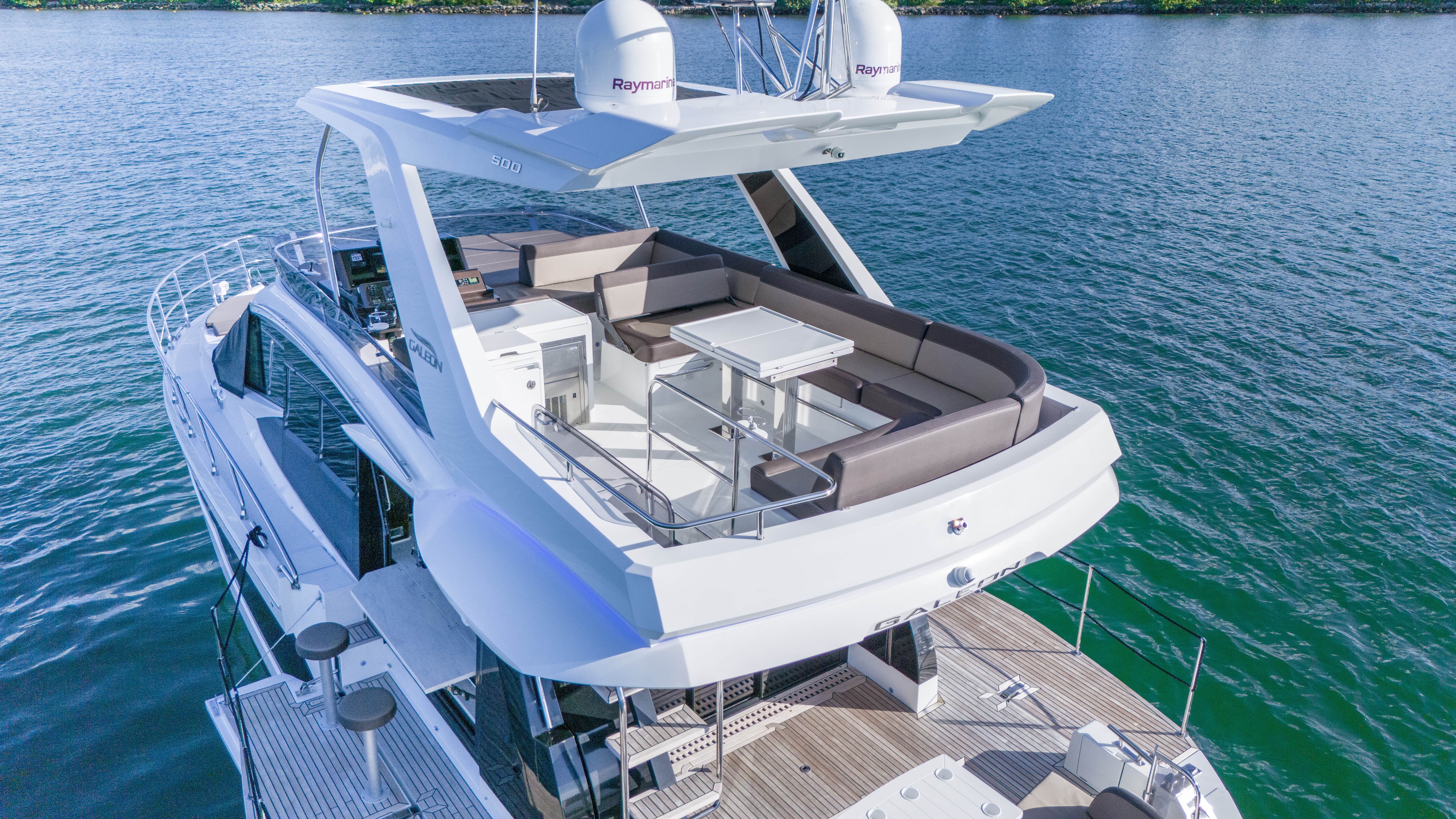 Yacht Photo 10