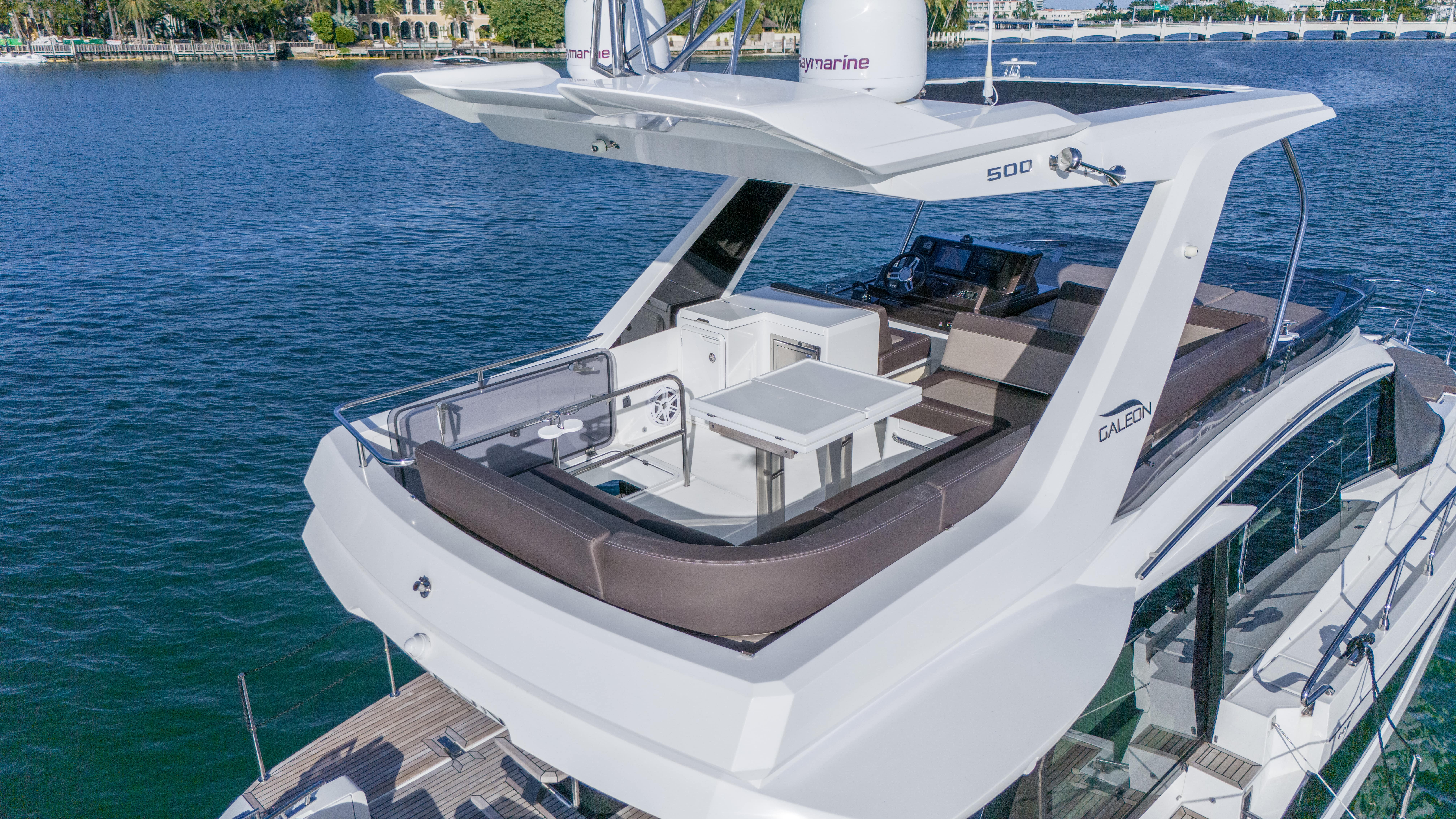 Yacht Photo 11