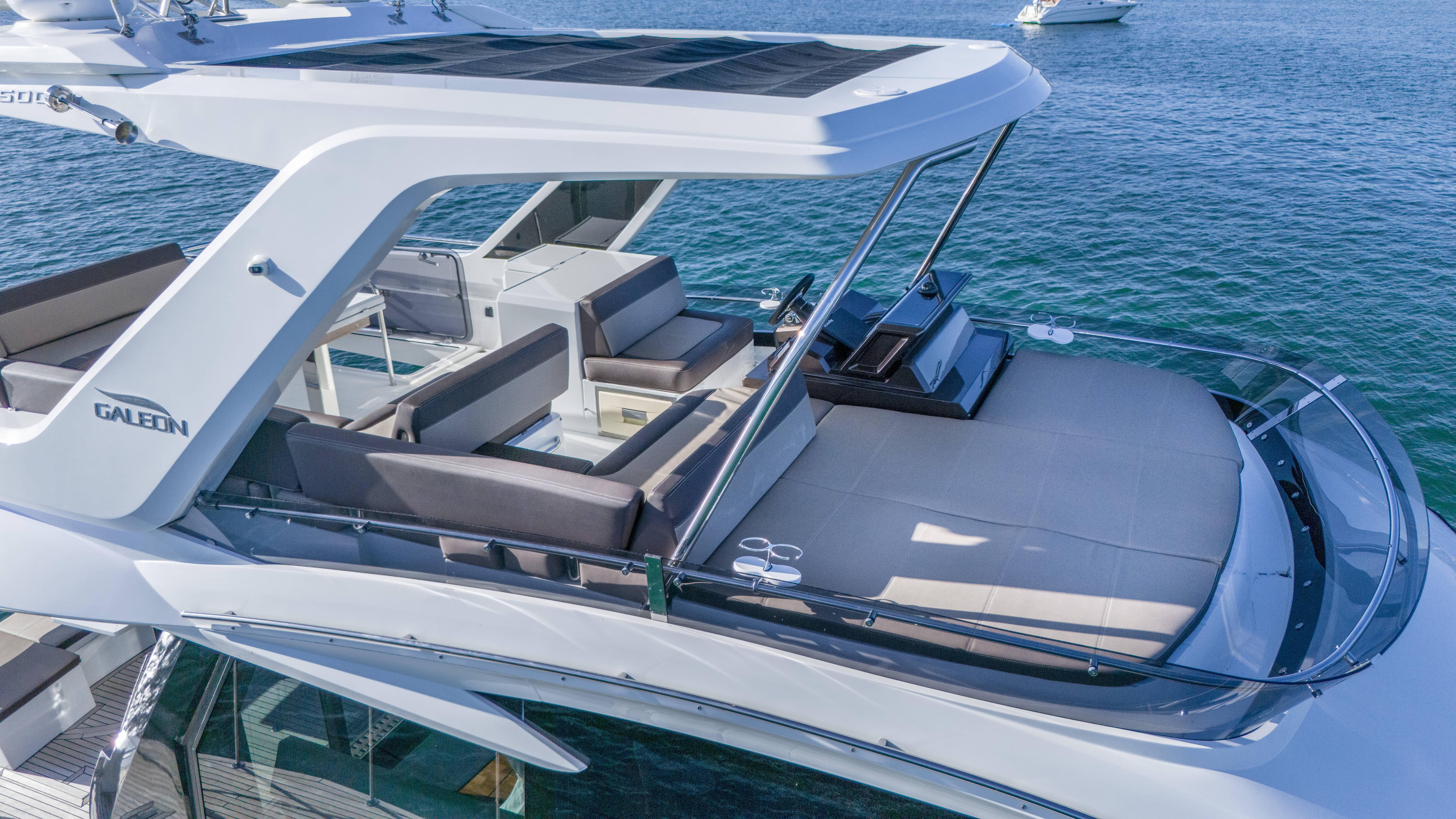 Yacht Photo 12