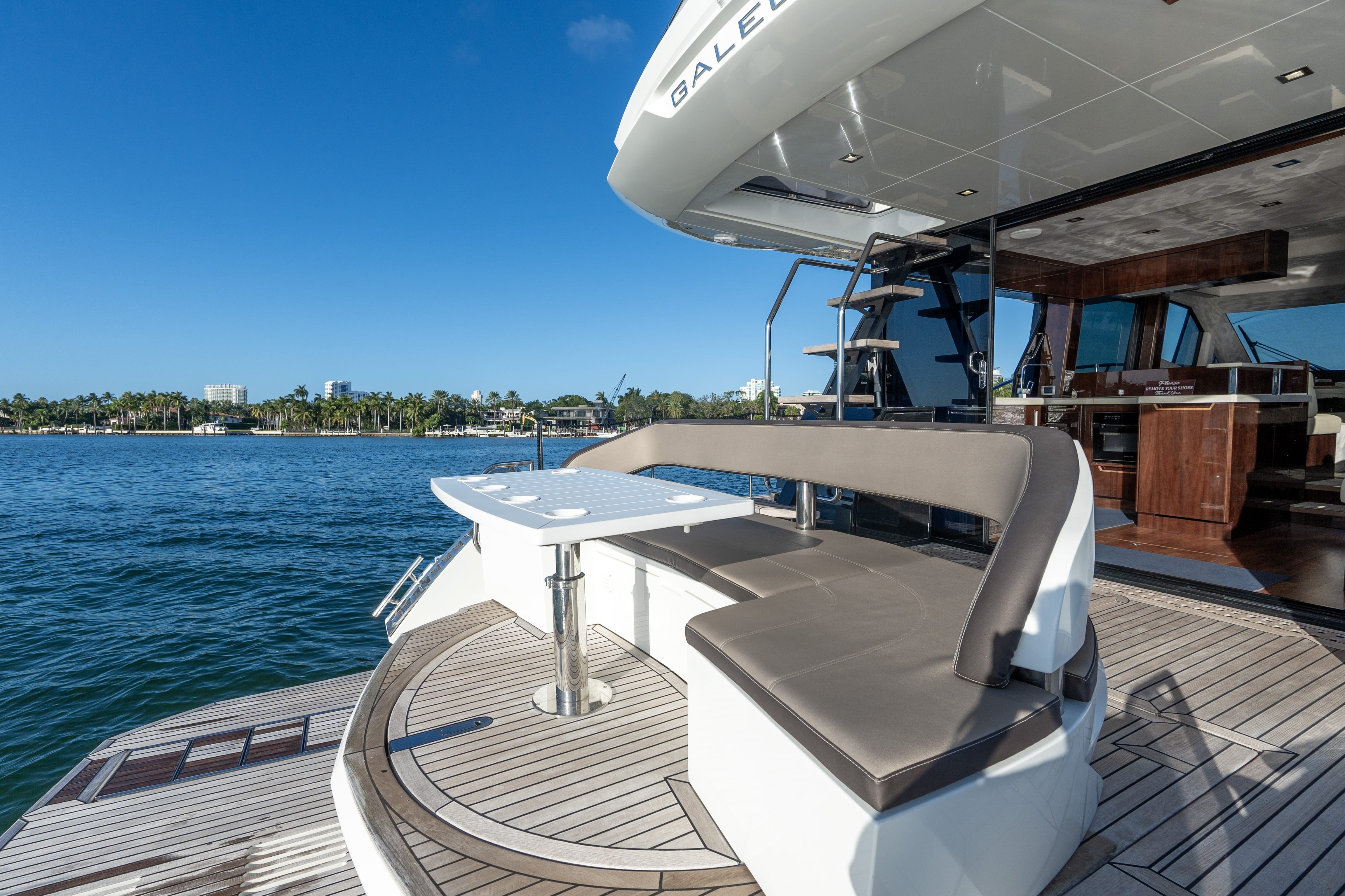 Yacht Photo 14