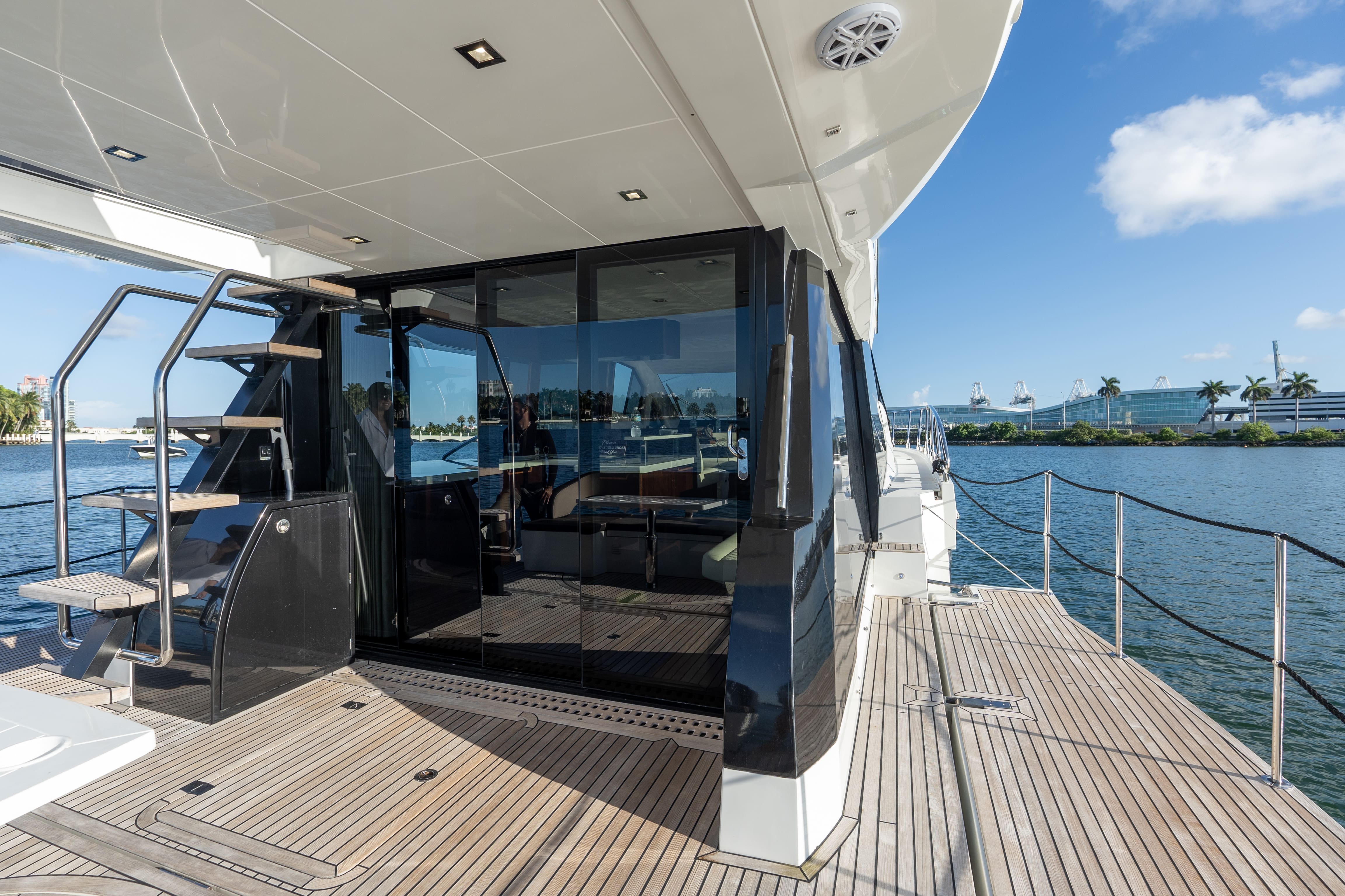 Yacht Photo 16