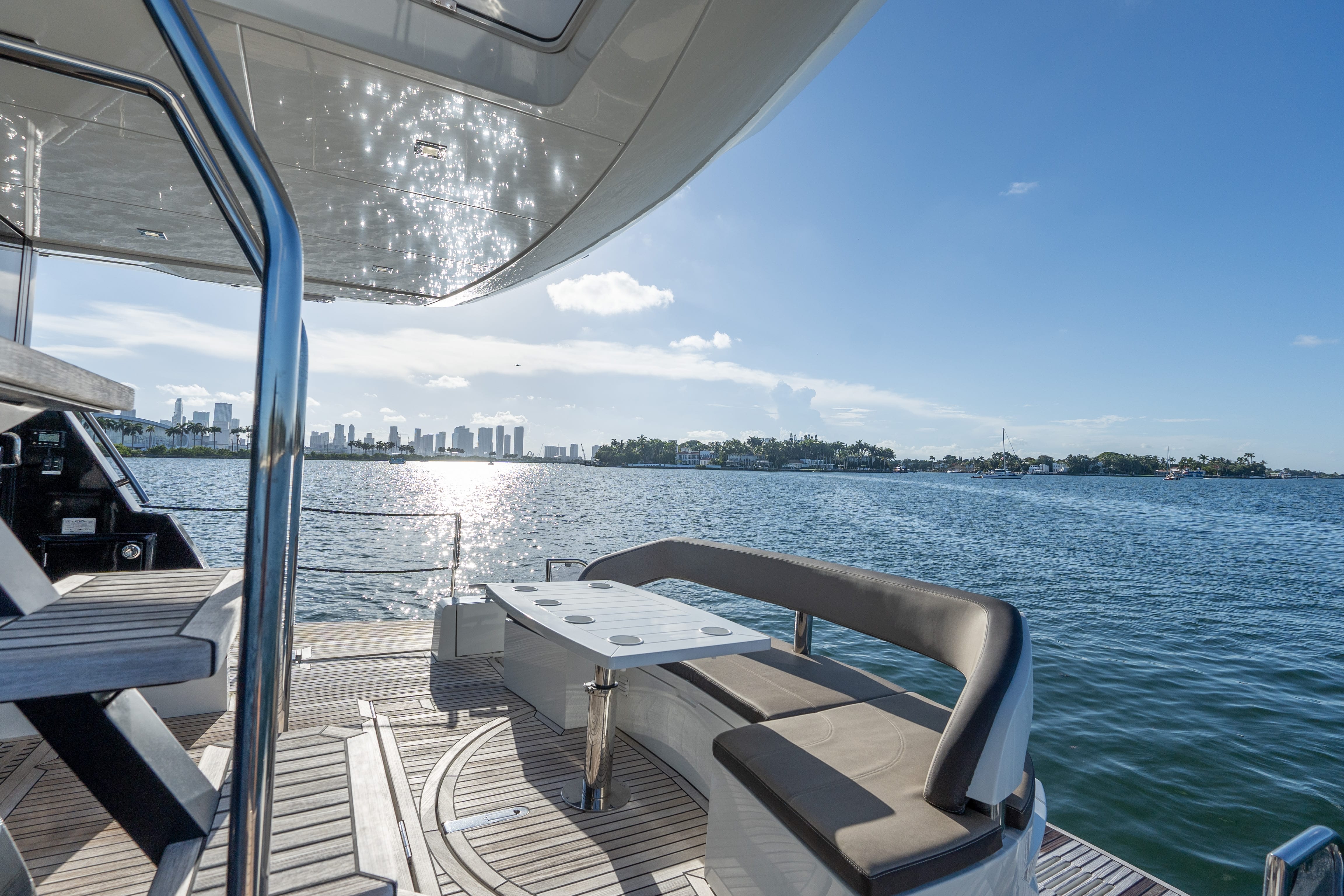Yacht Photo 17