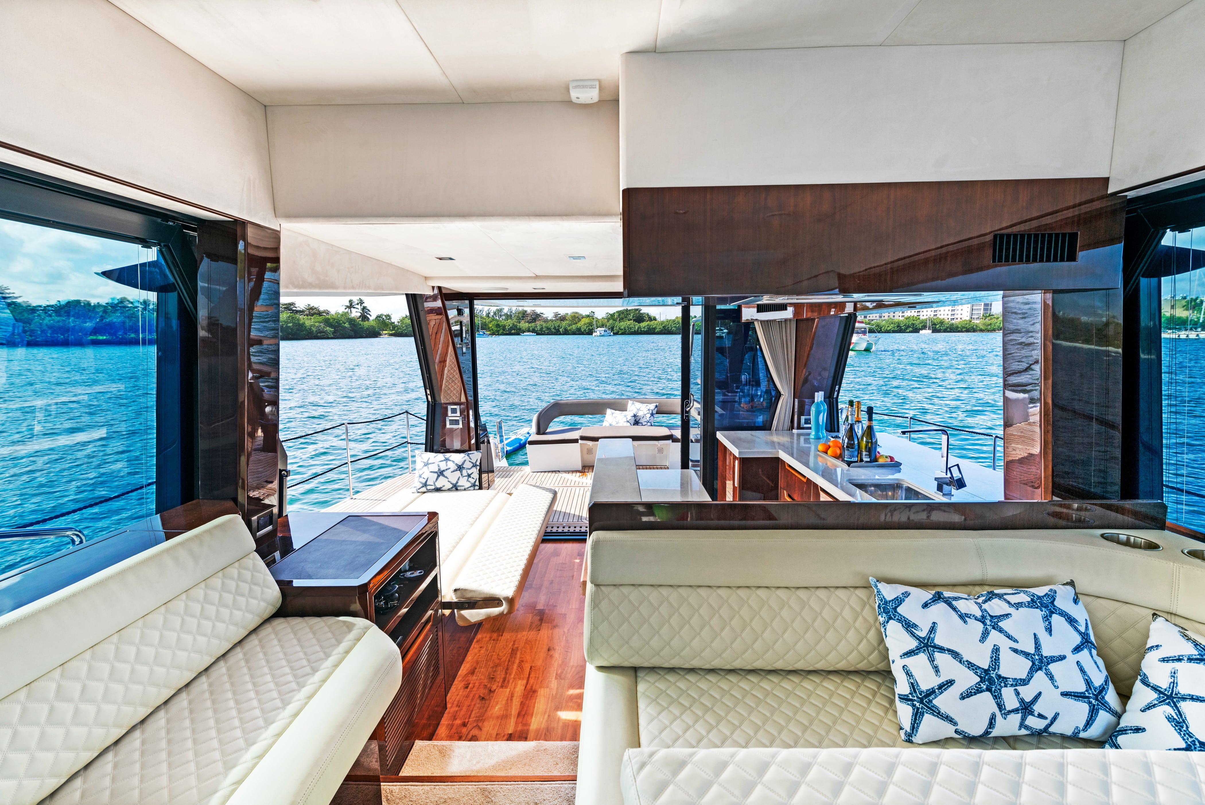 Yacht Photo 20