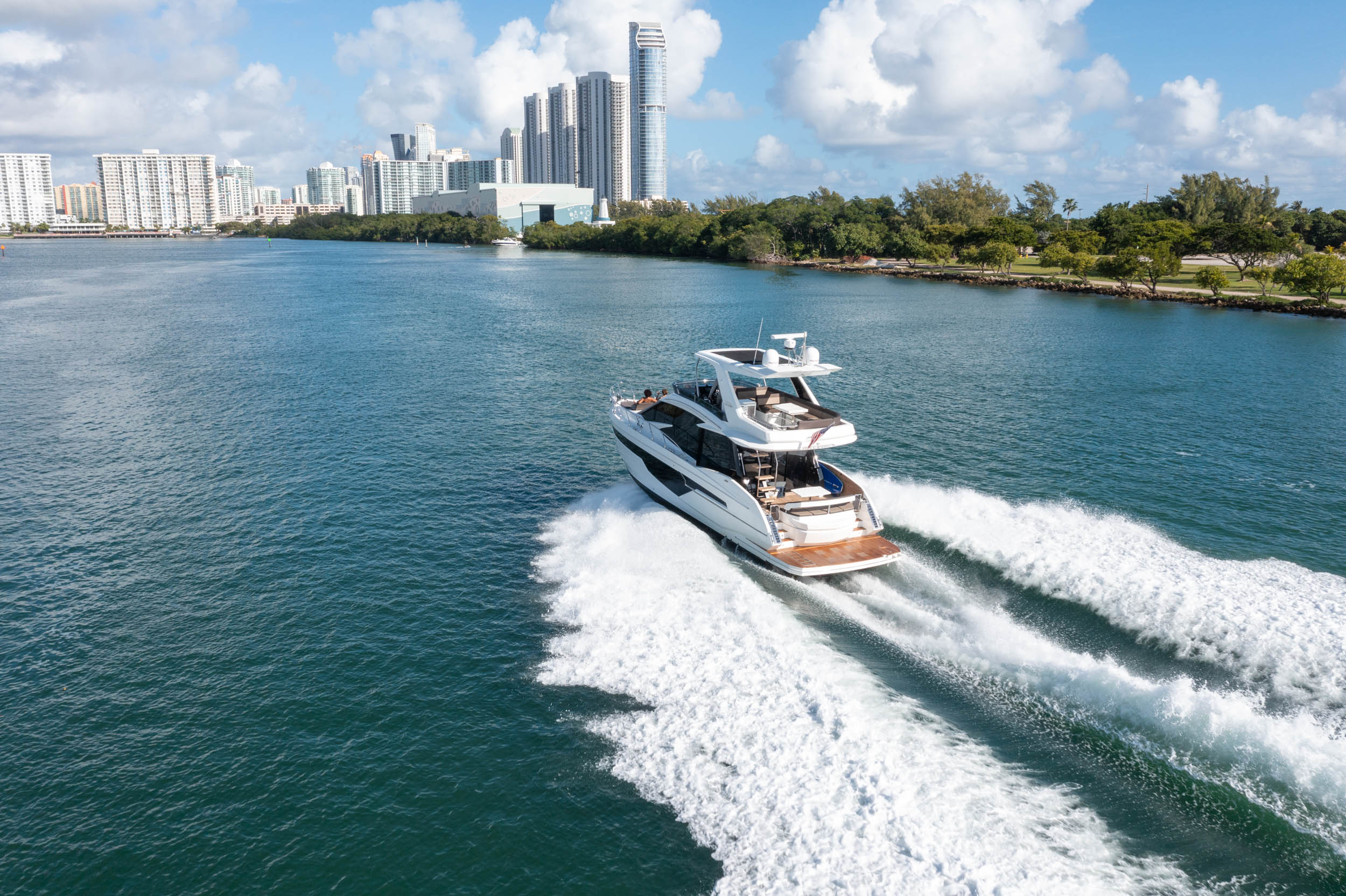 Yacht Photo 21