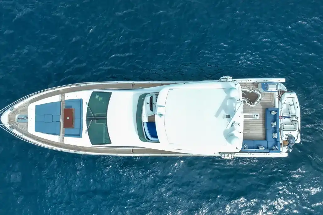 Yacht Photo 3