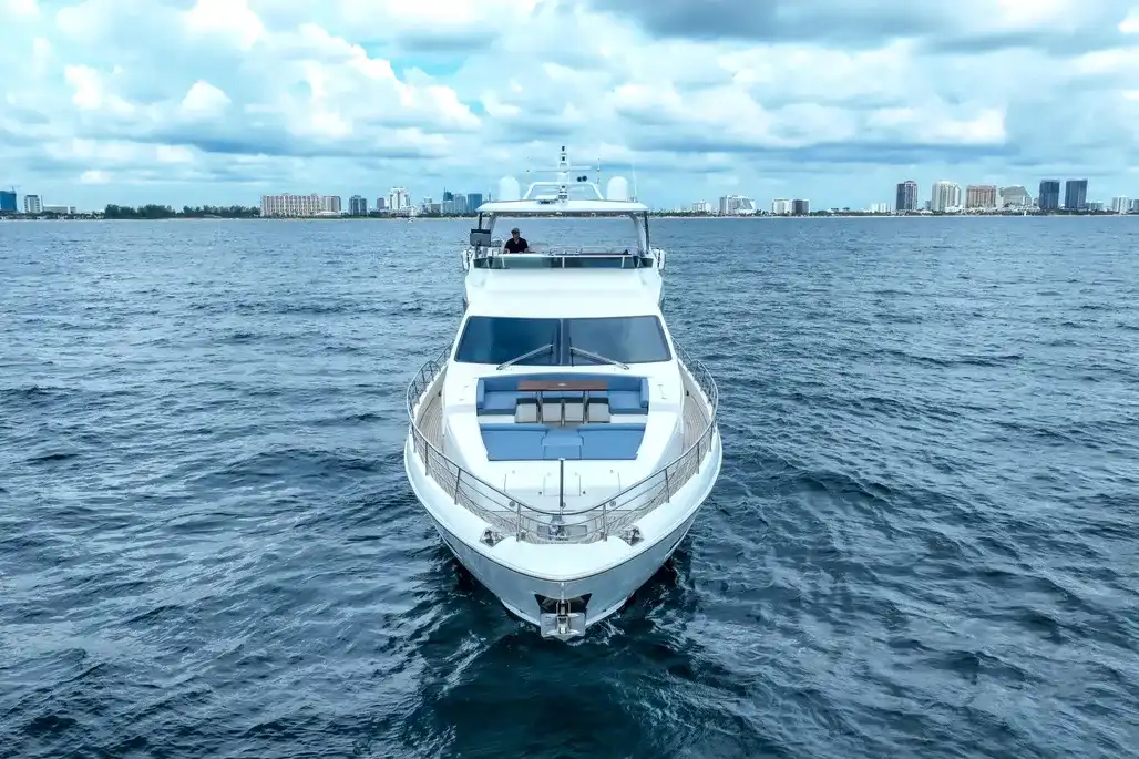 Yacht Photo 4