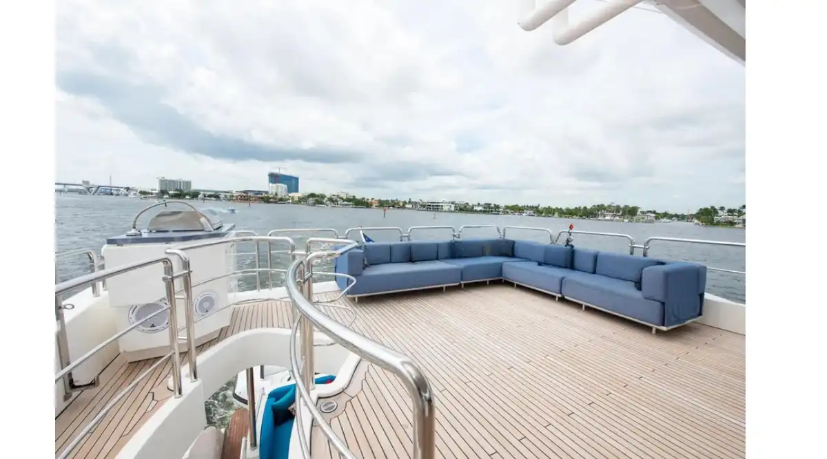 Yacht Photo 11