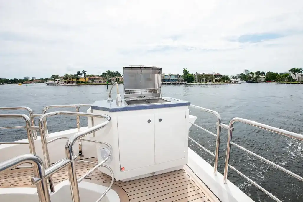 Yacht Photo 12