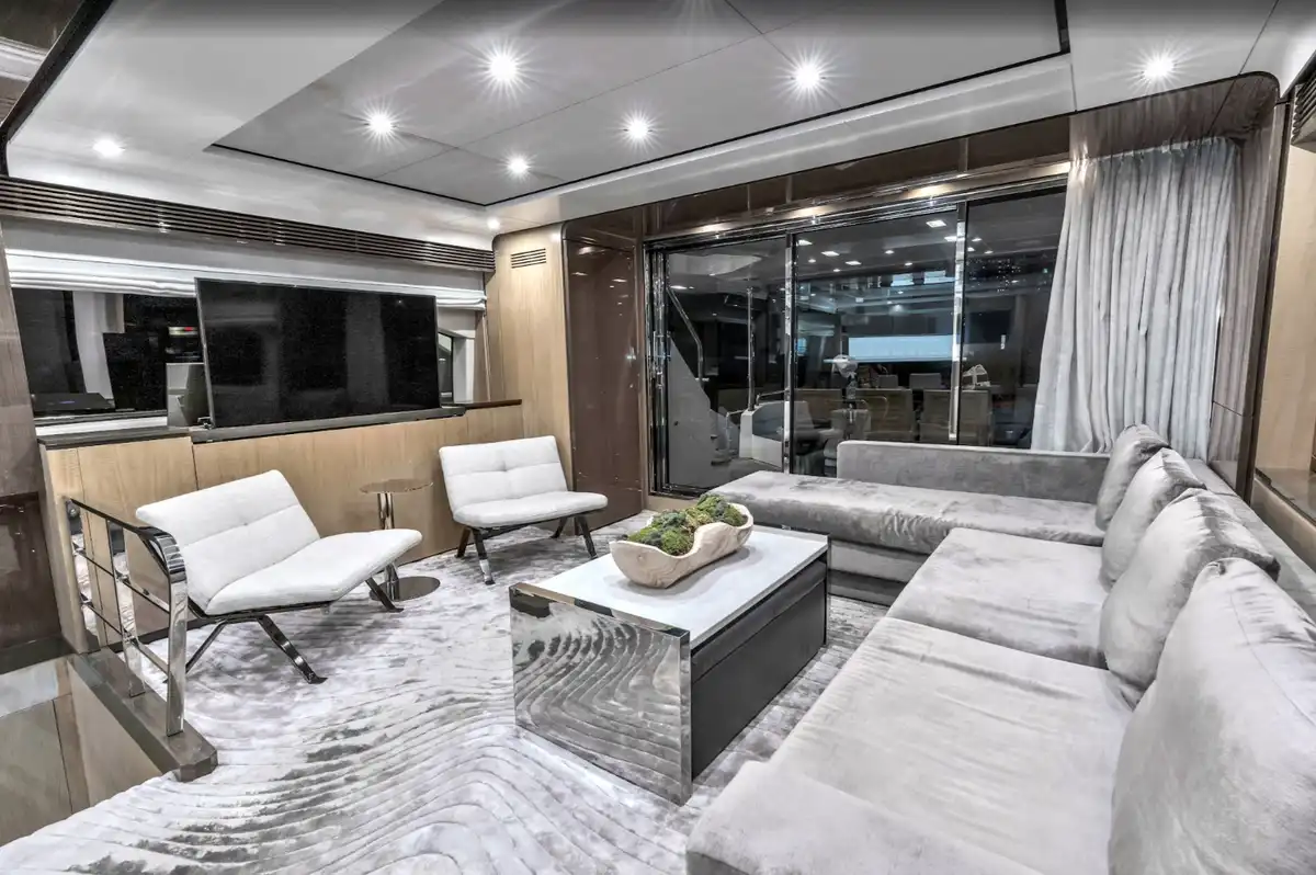 Yacht Photo 14