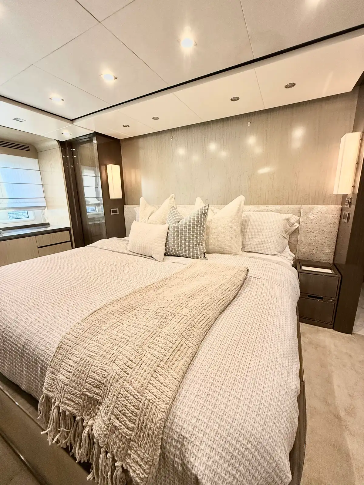 Yacht Photo 17