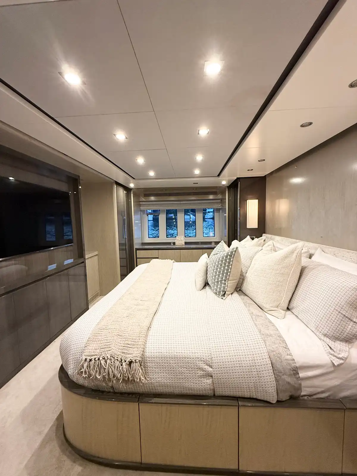 Yacht Photo 18