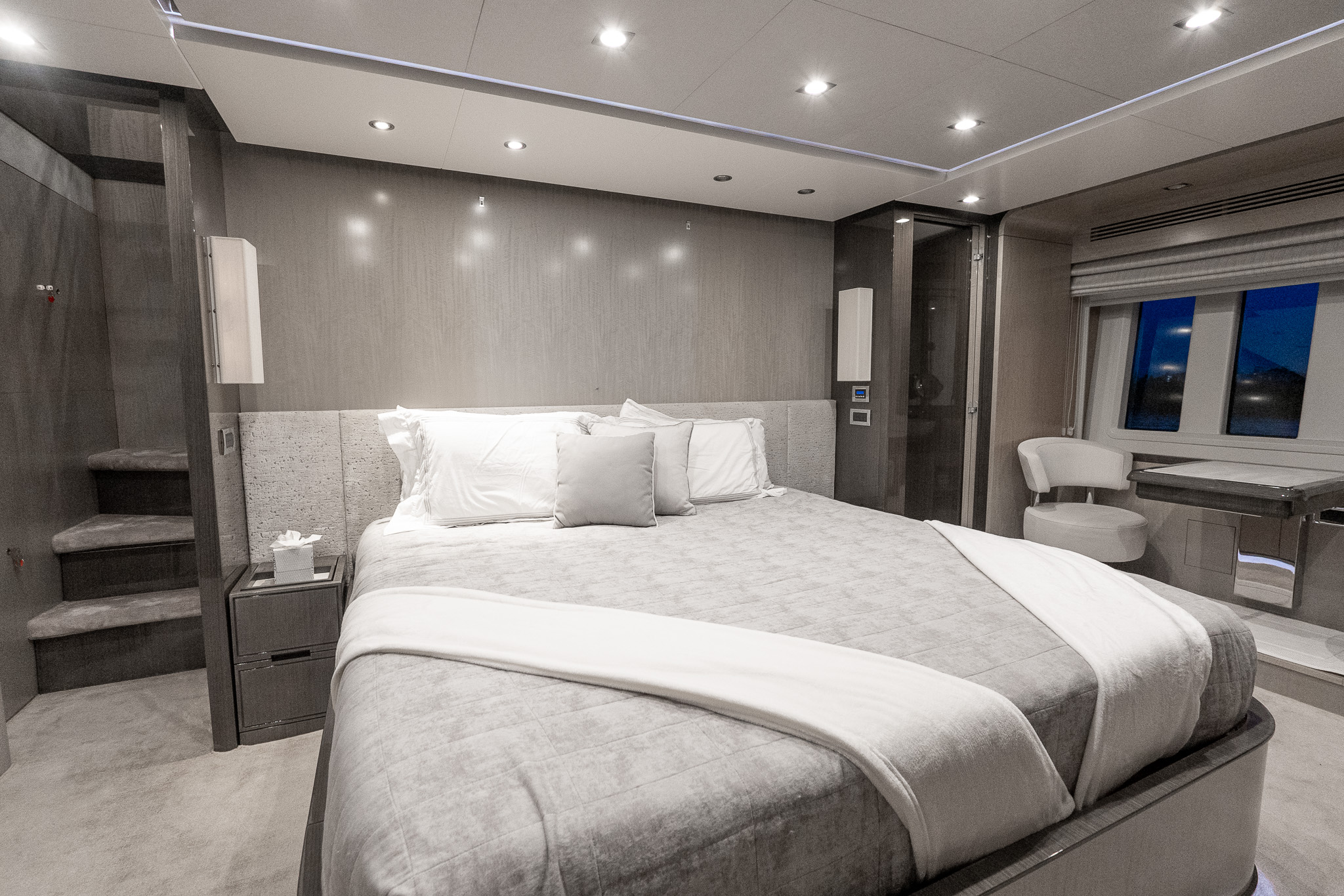Yacht Photo 20
