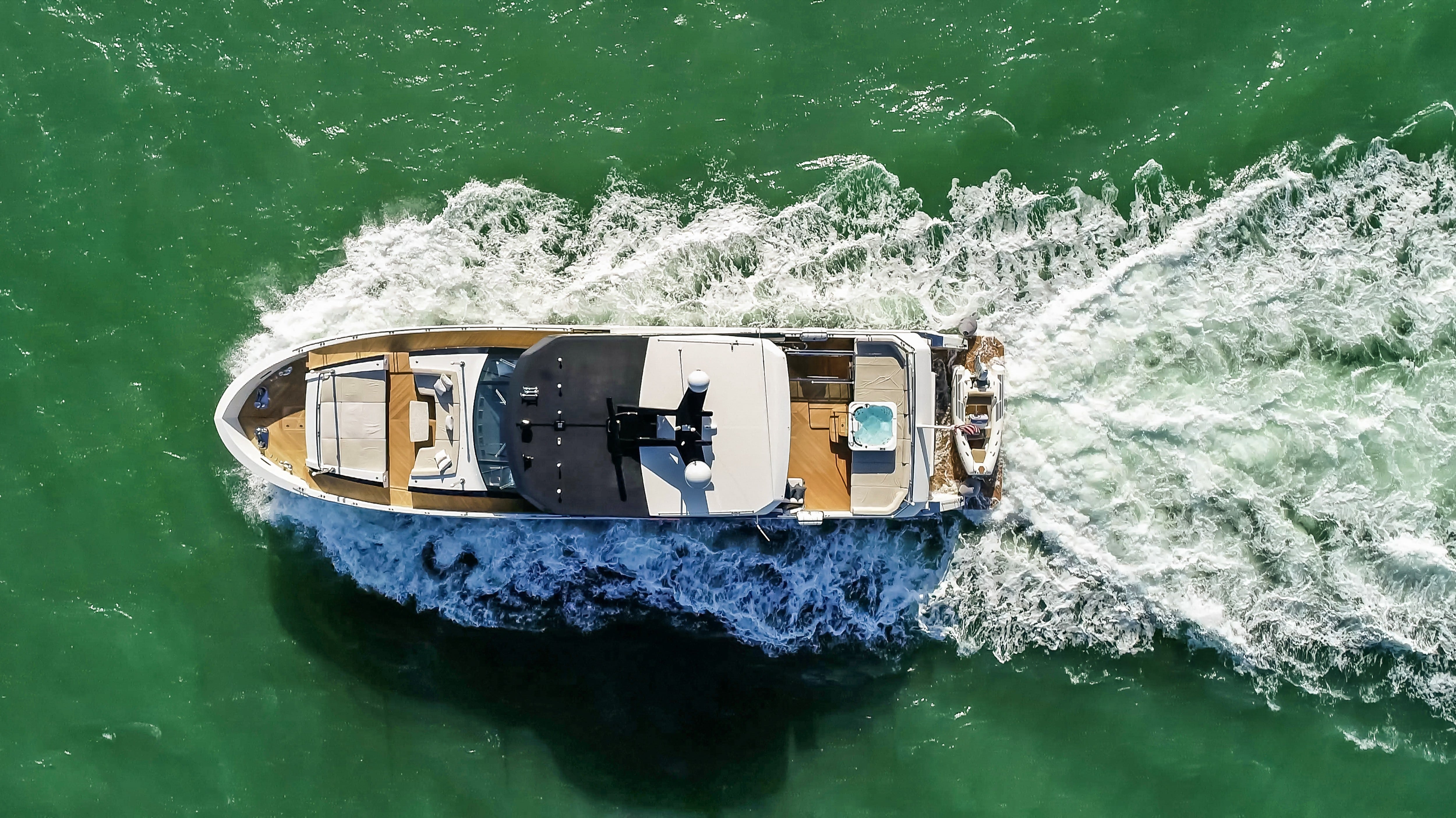Yacht Photo 6