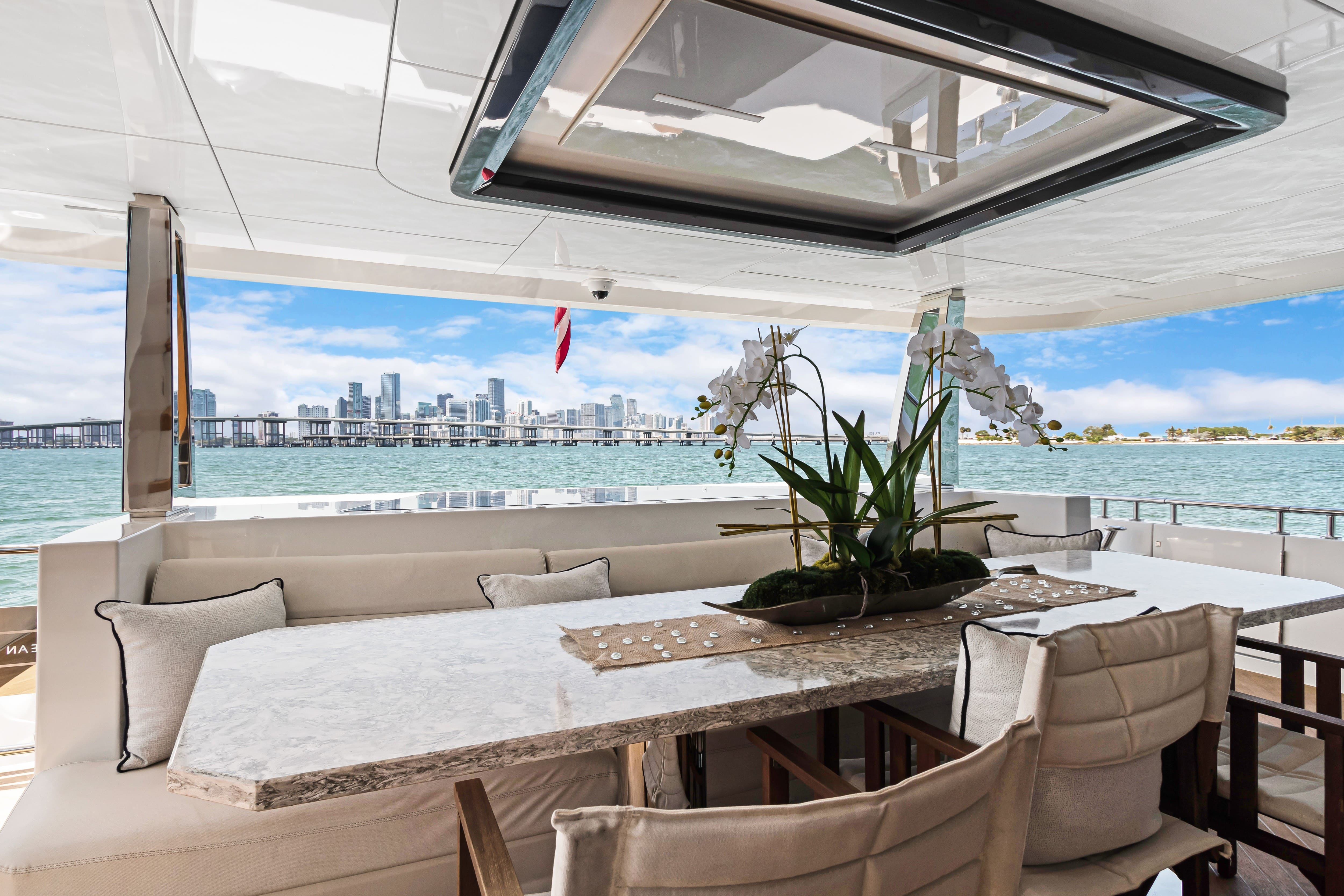 Yacht Photo 7
