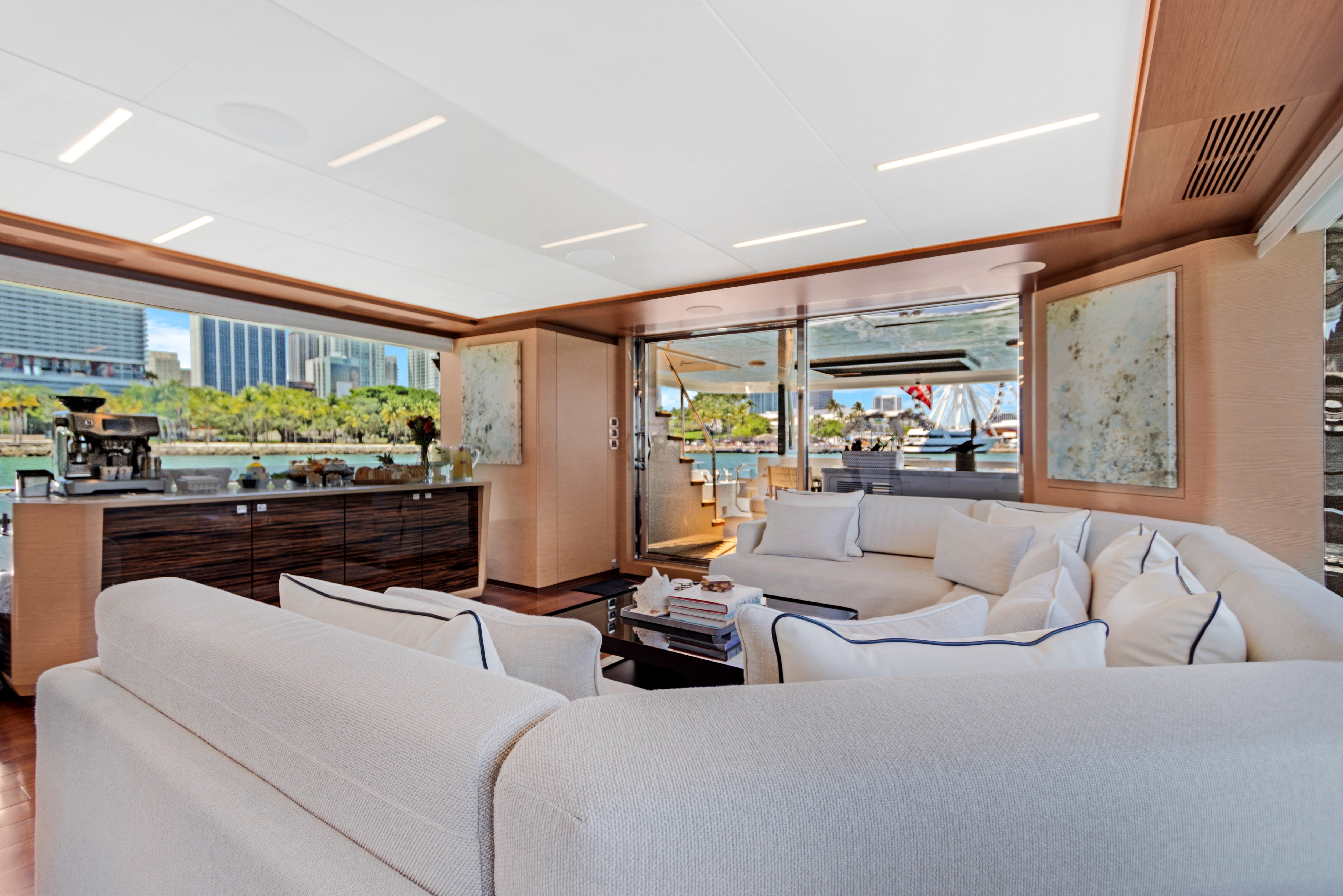 Yacht Photo 12