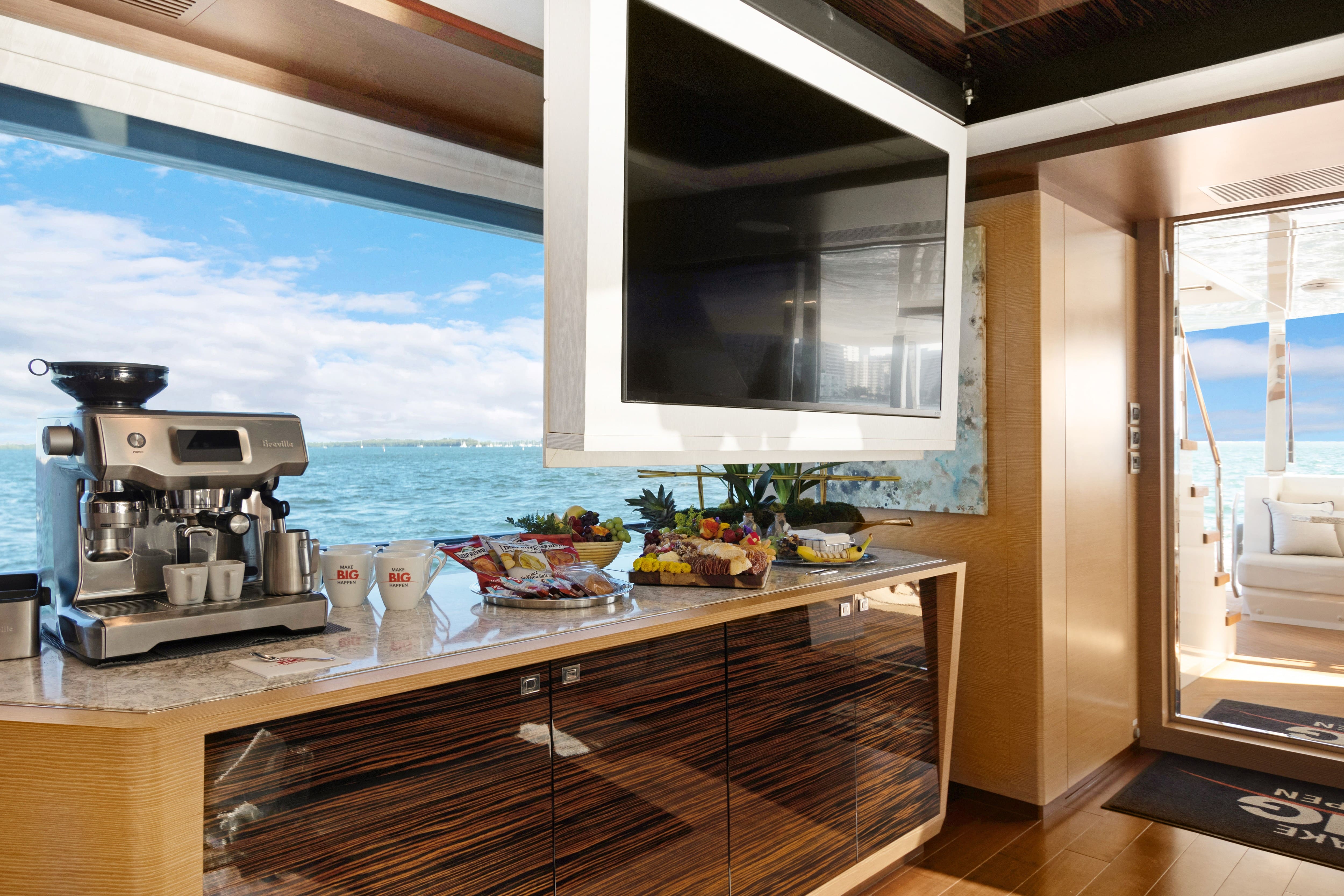 Yacht Photo 13