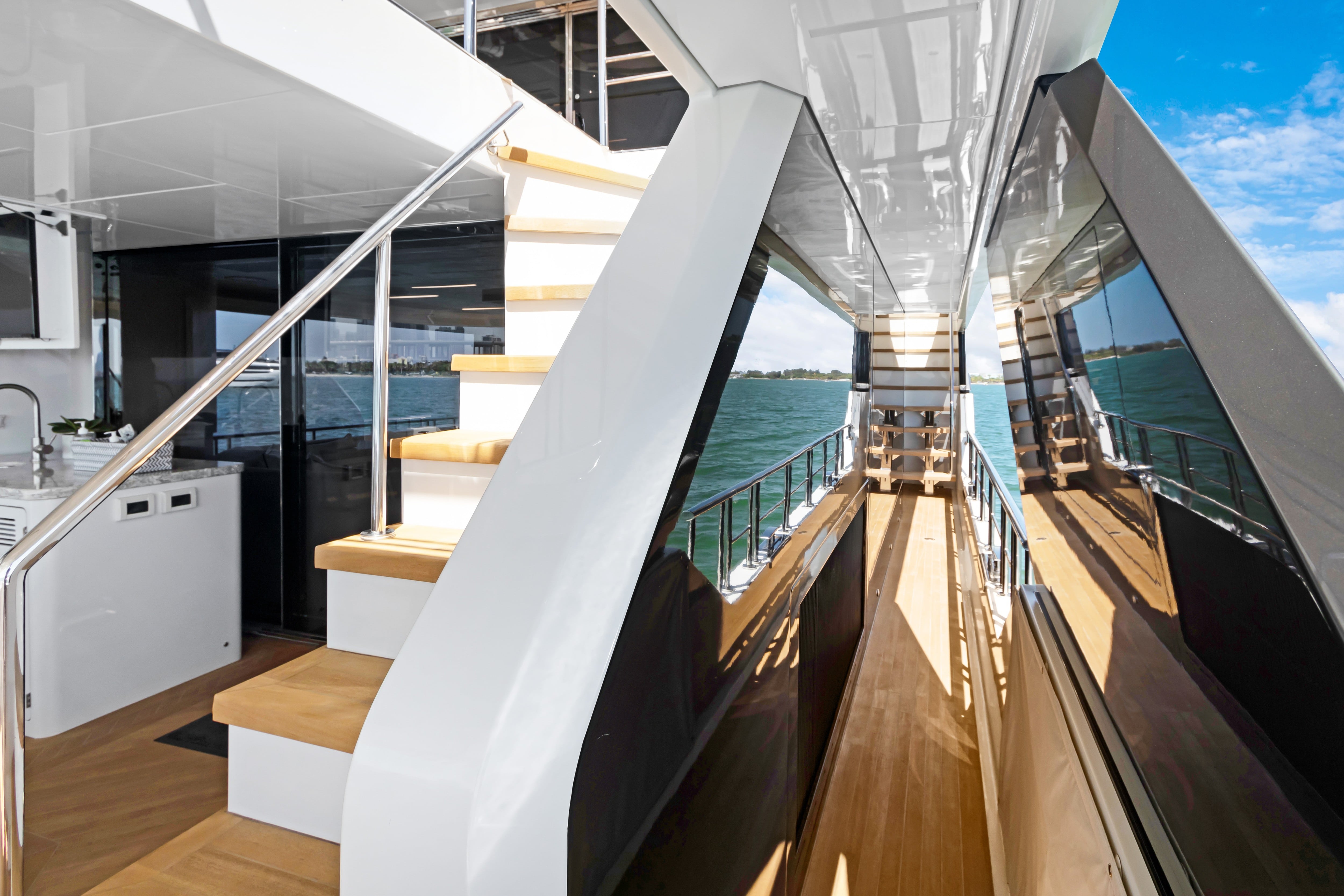 Yacht Photo 16