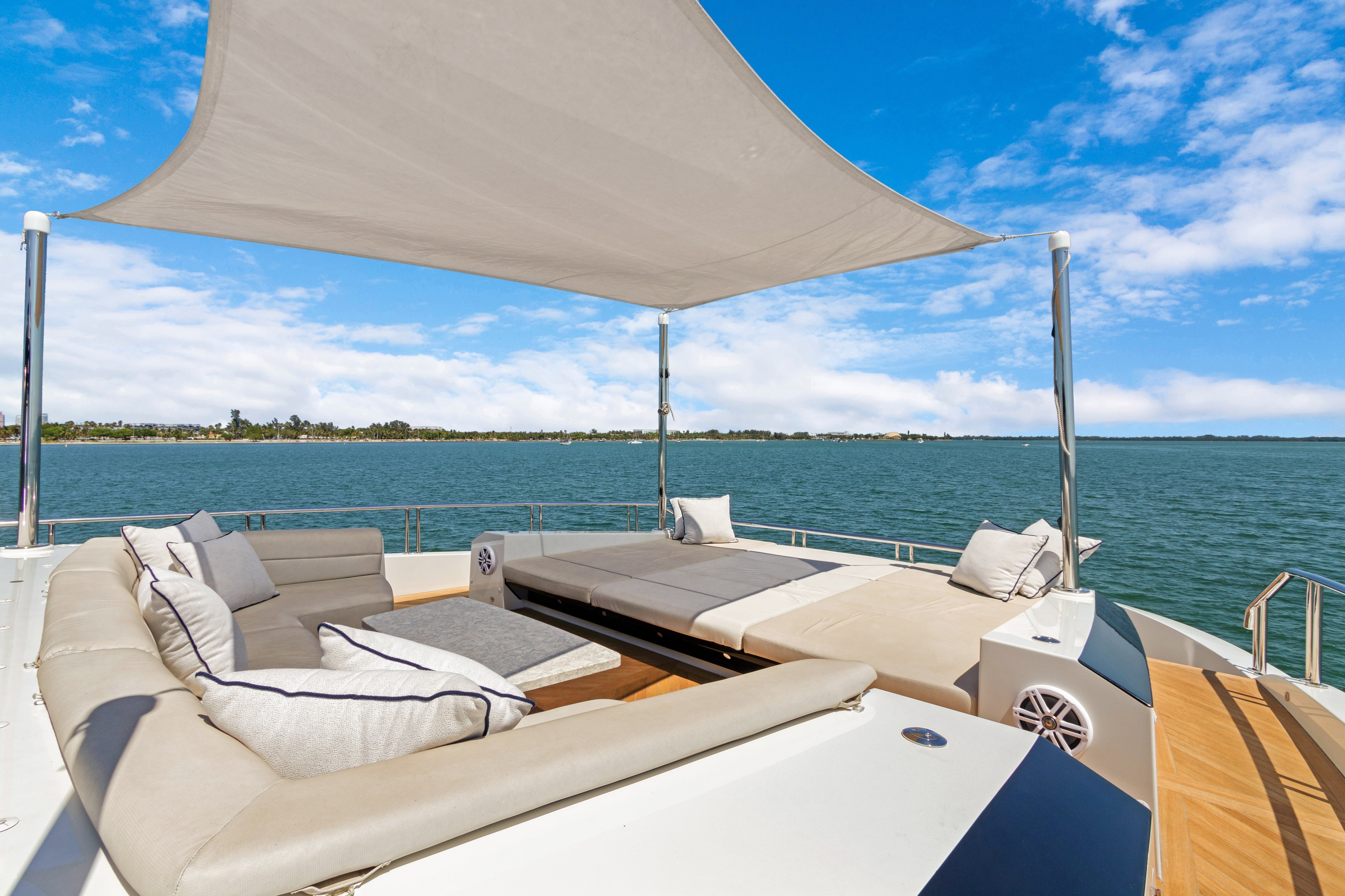 Yacht Photo 17