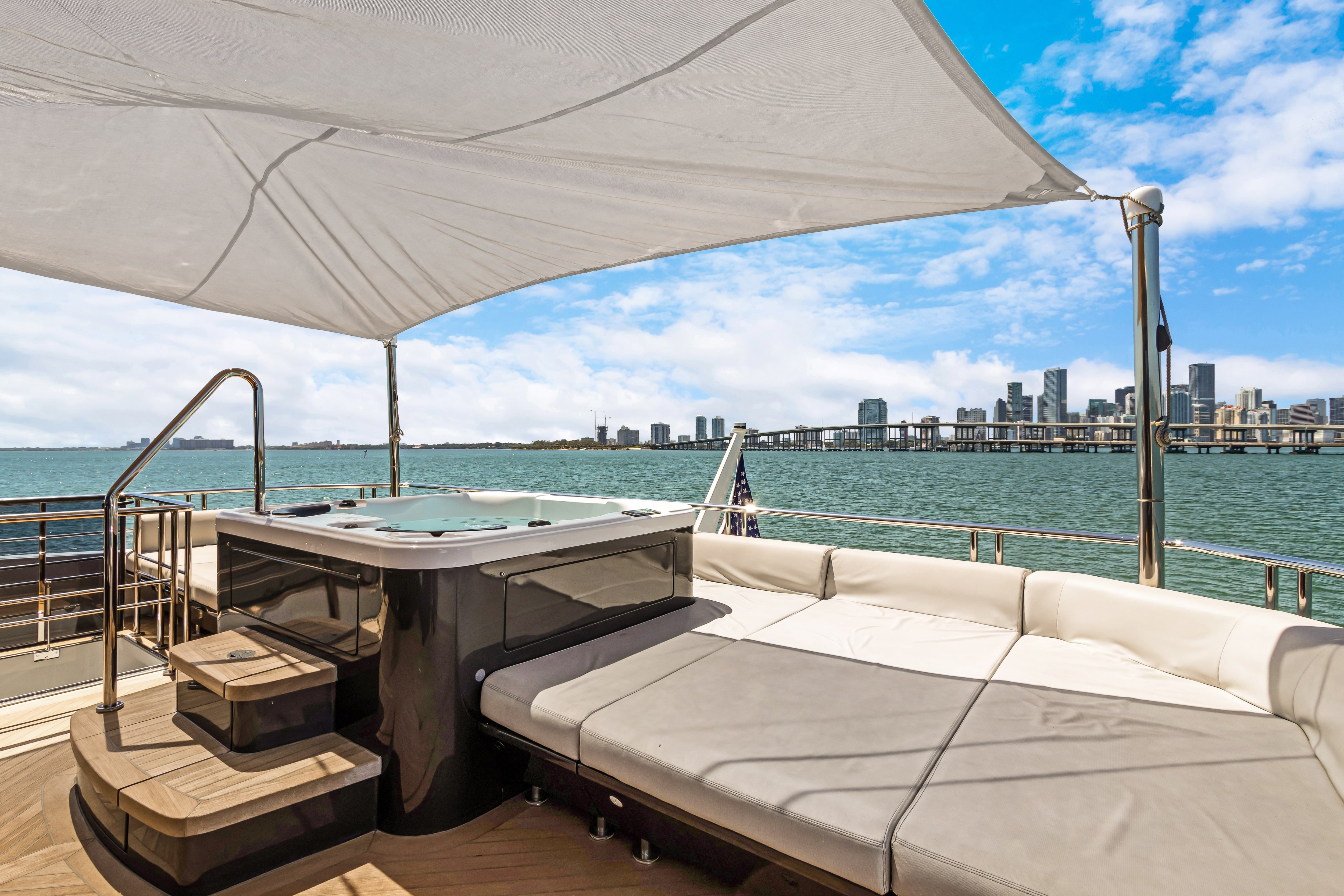 Yacht Photo 20