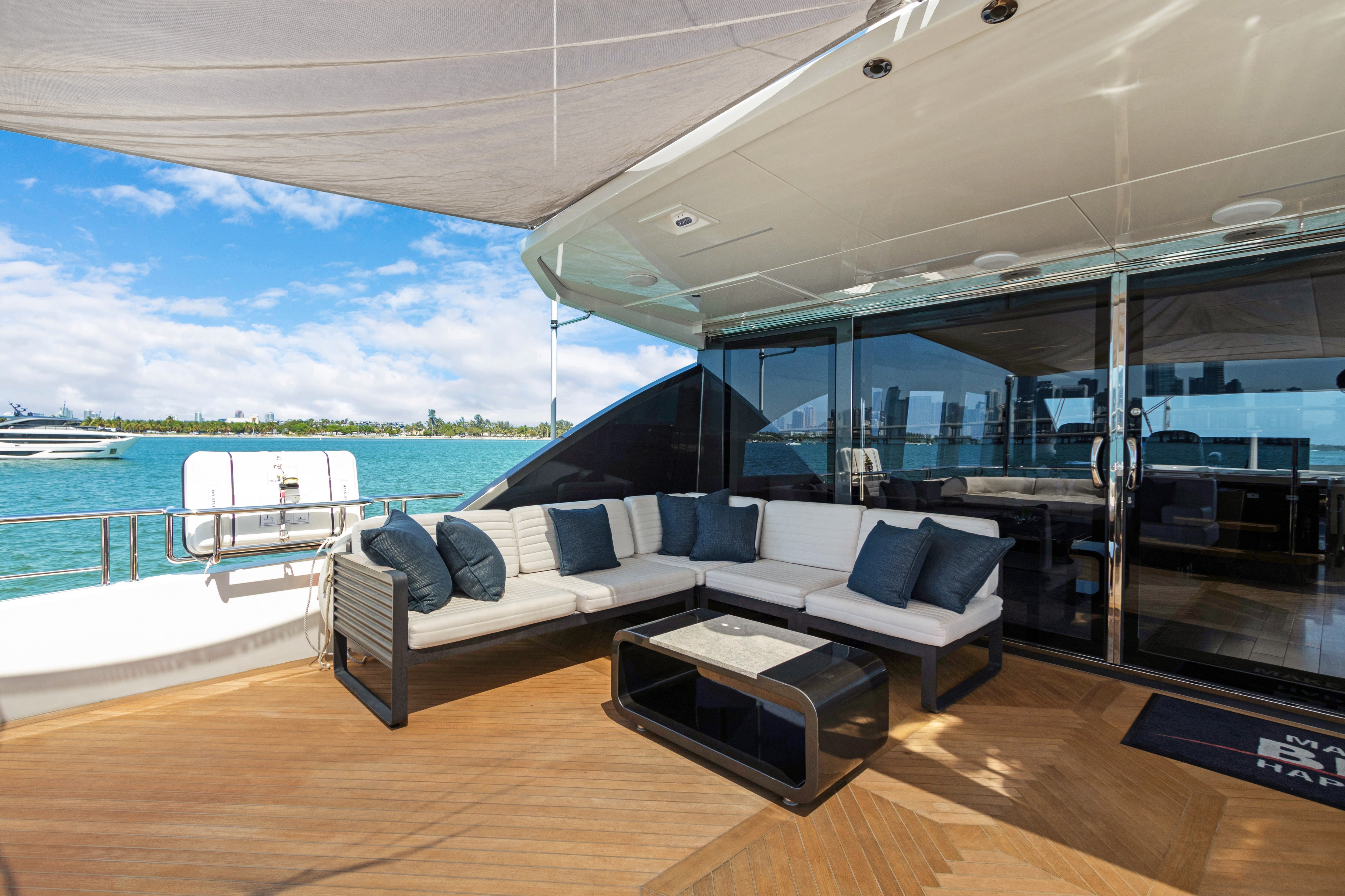 Yacht Photo 21