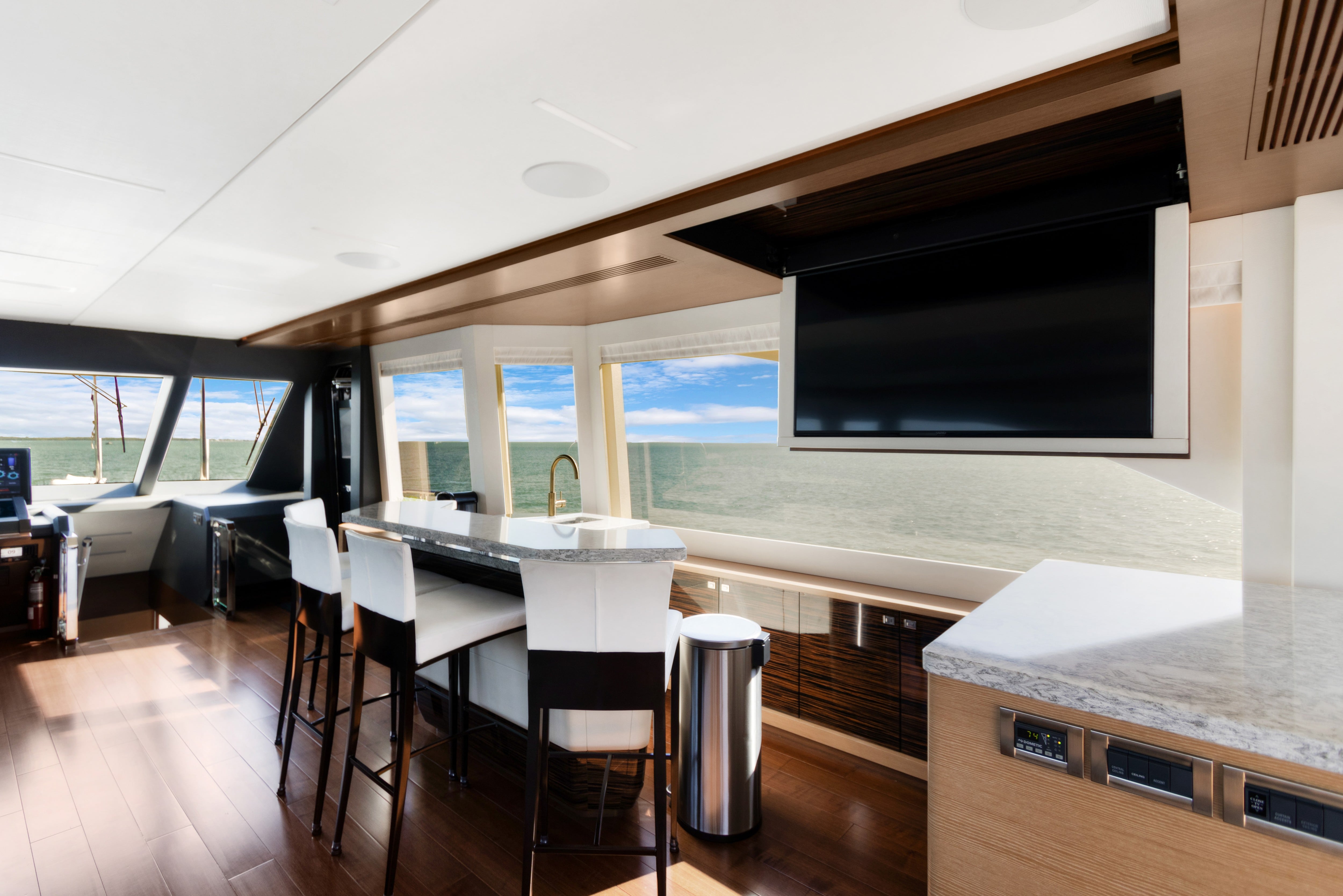Yacht Photo 23