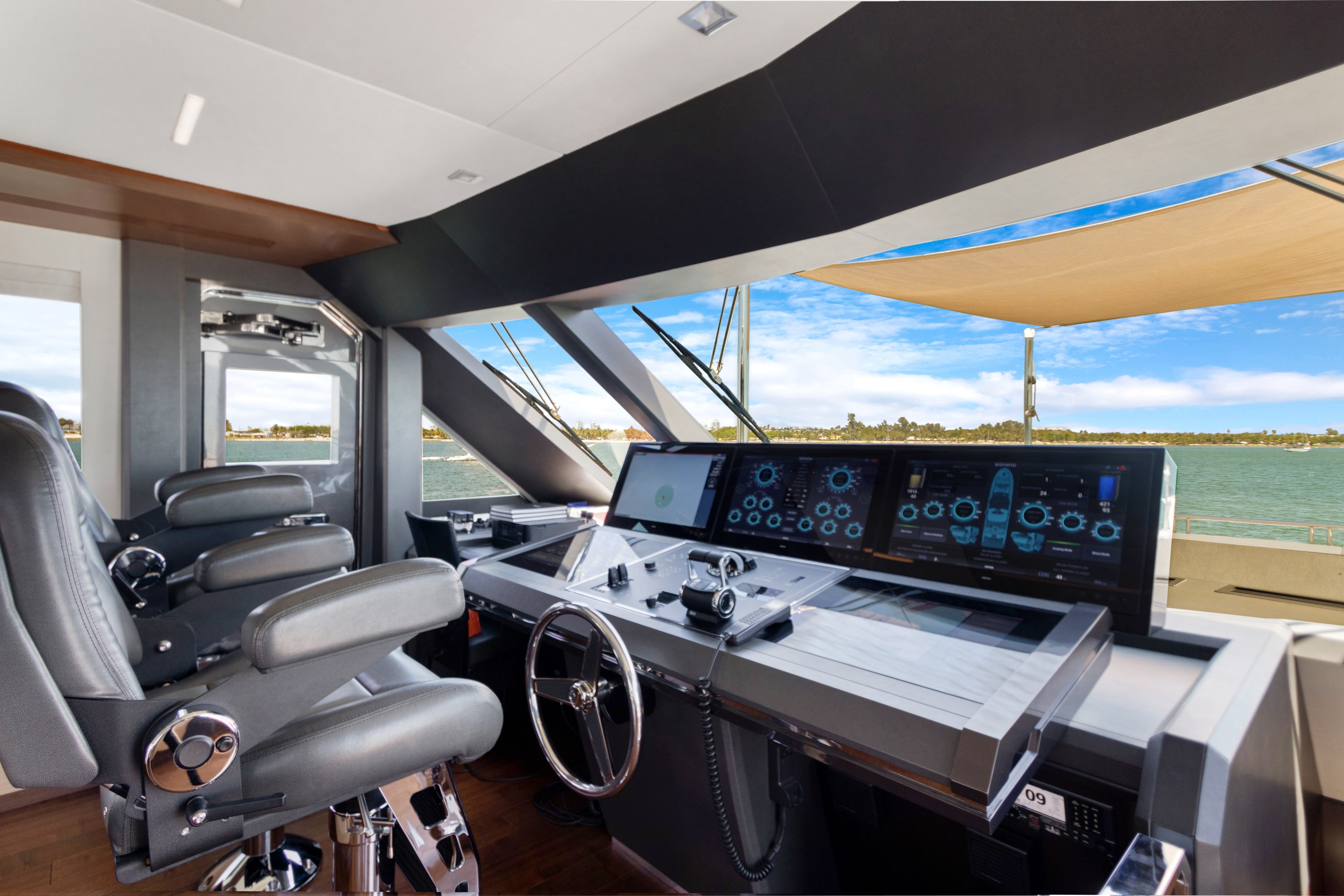 Yacht Photo 27