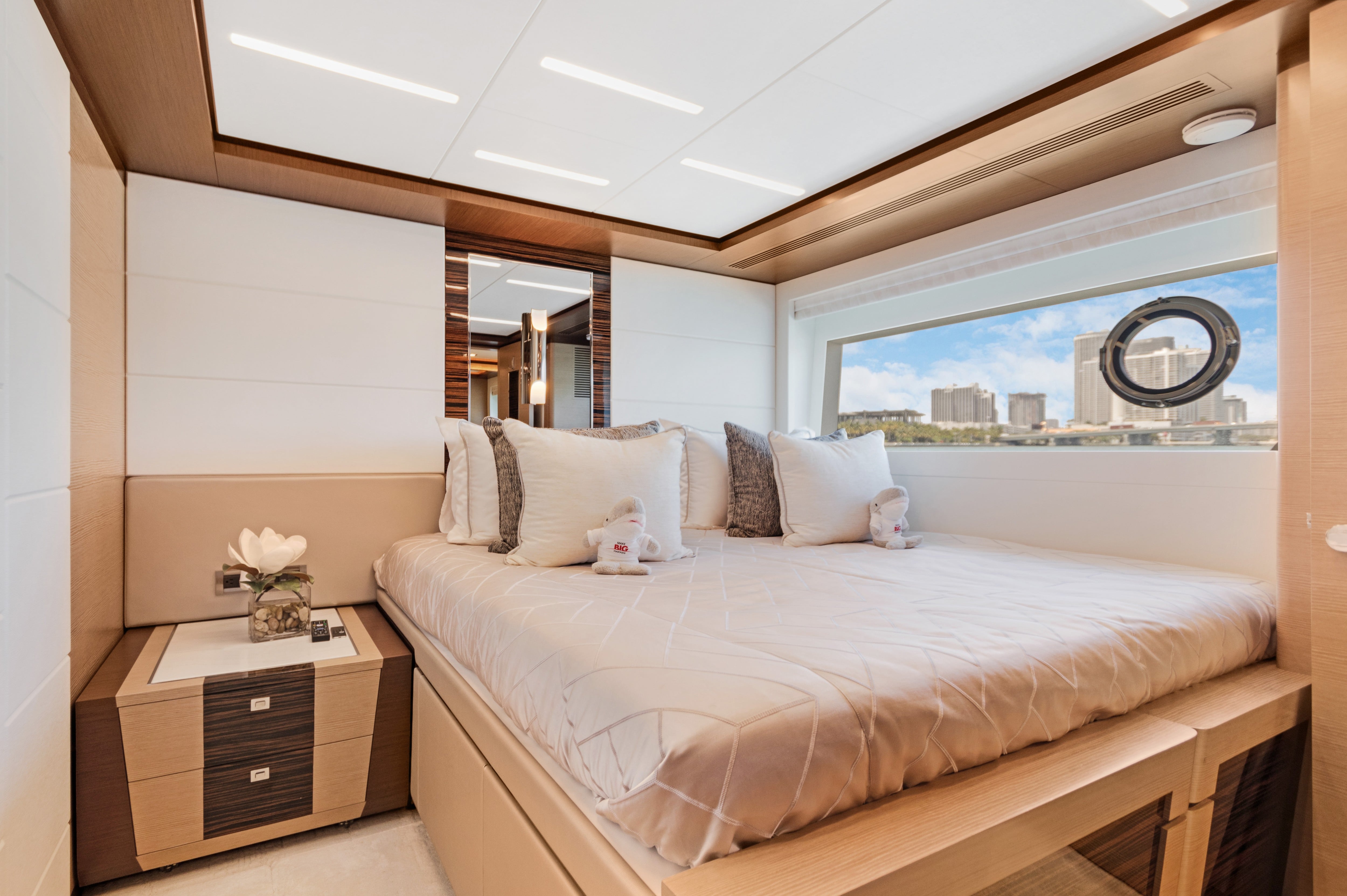 Yacht Photo 40