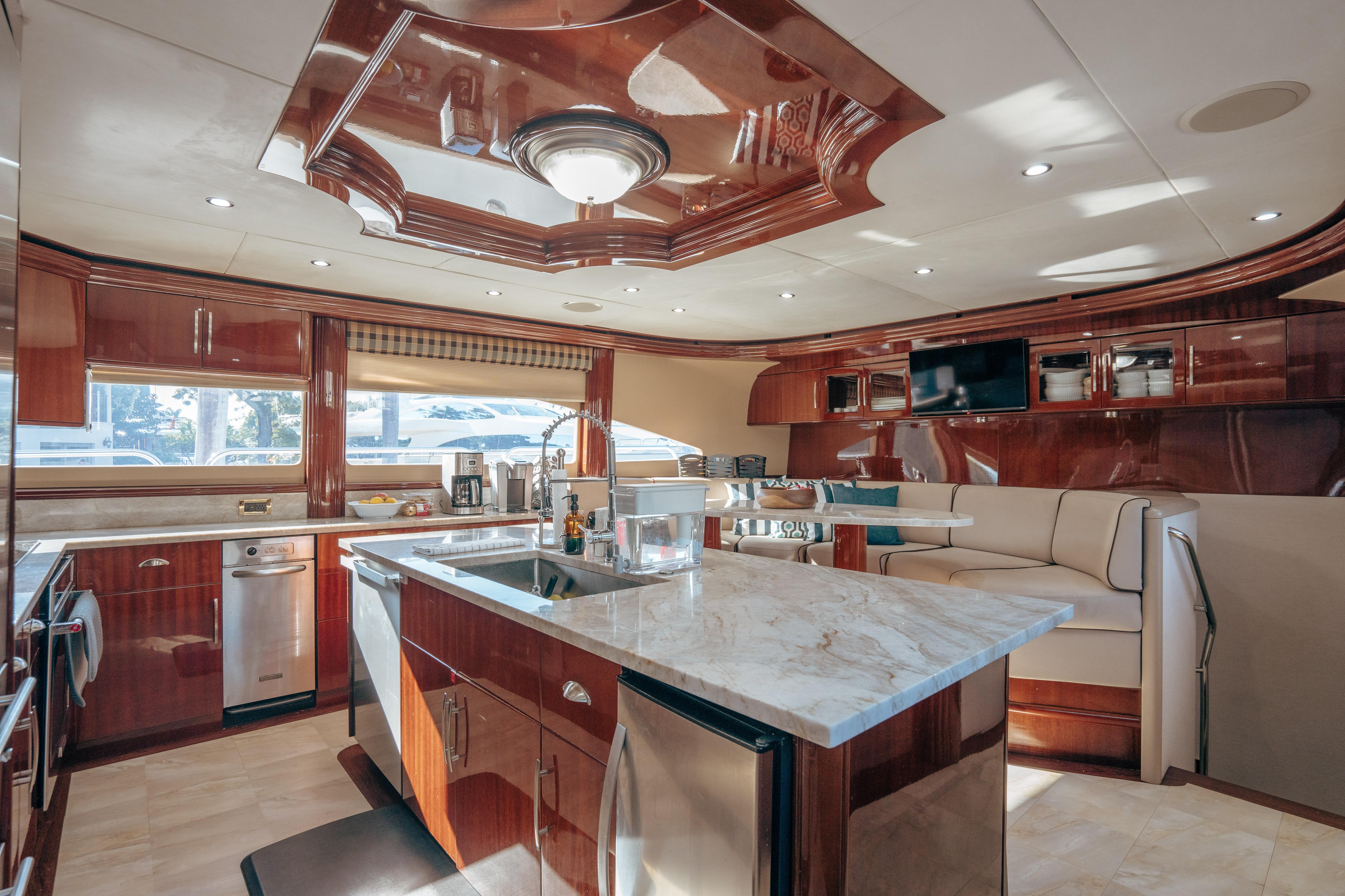 Yacht Photo 3
