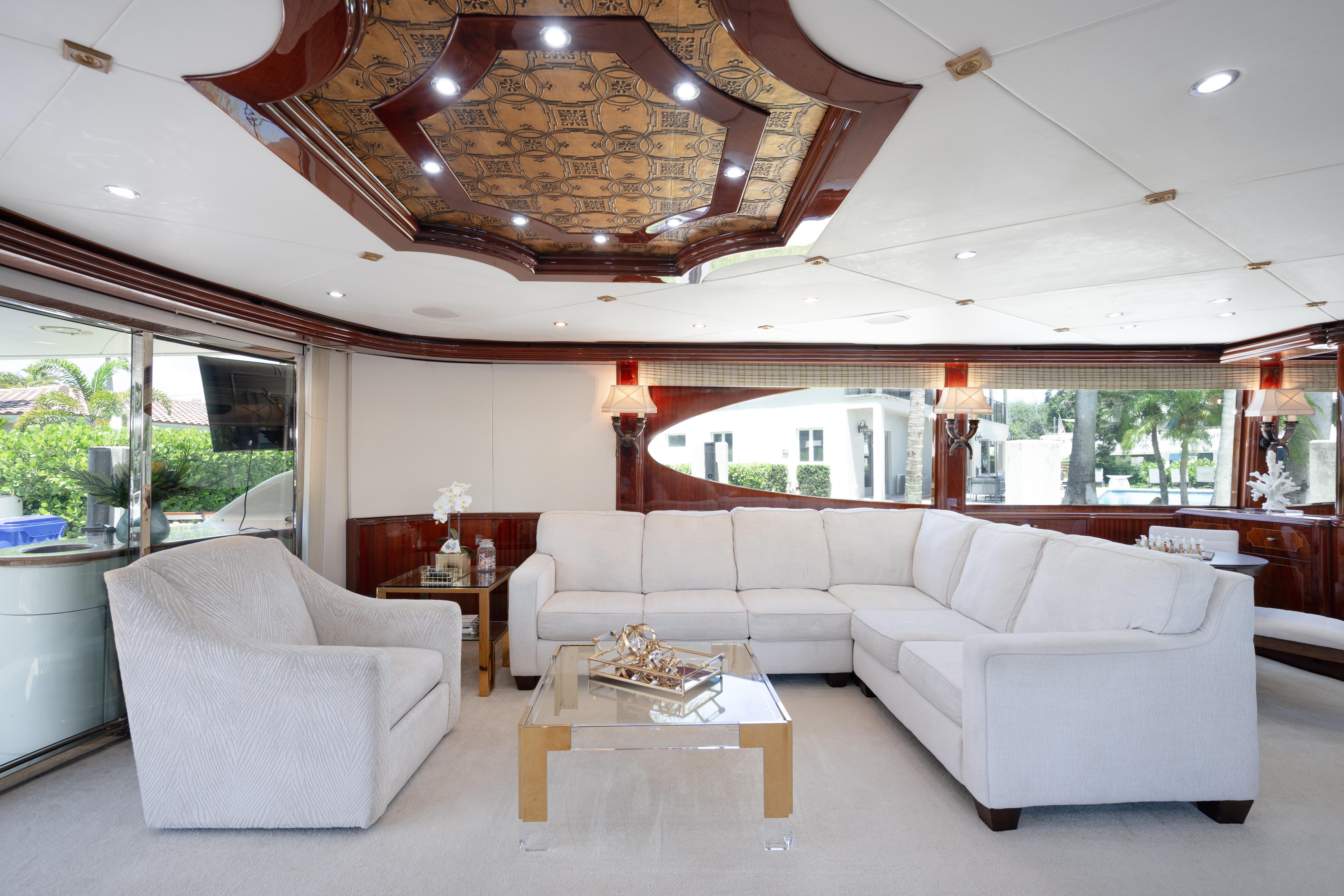 Yacht Photo 9