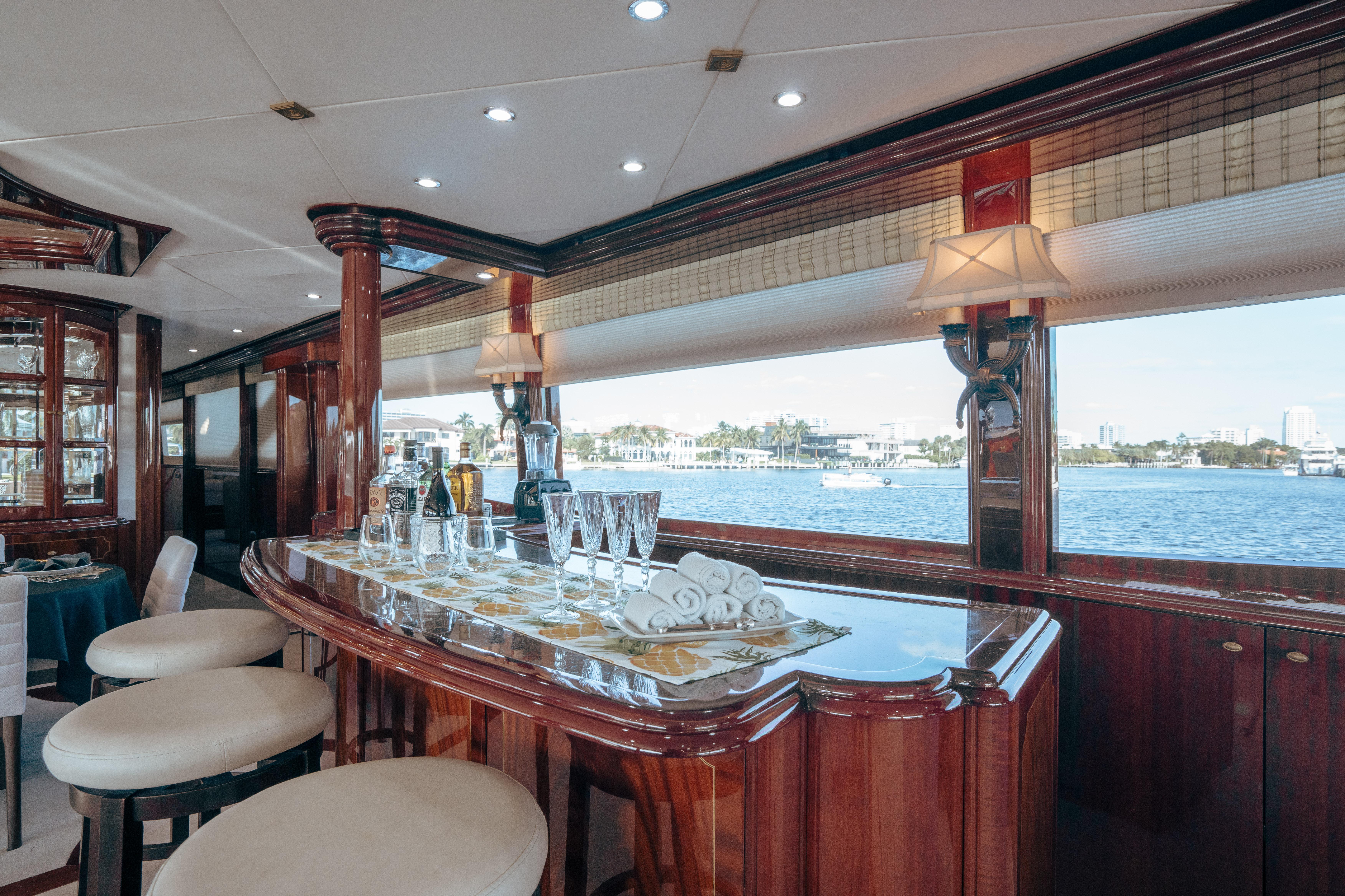 Yacht Photo 11