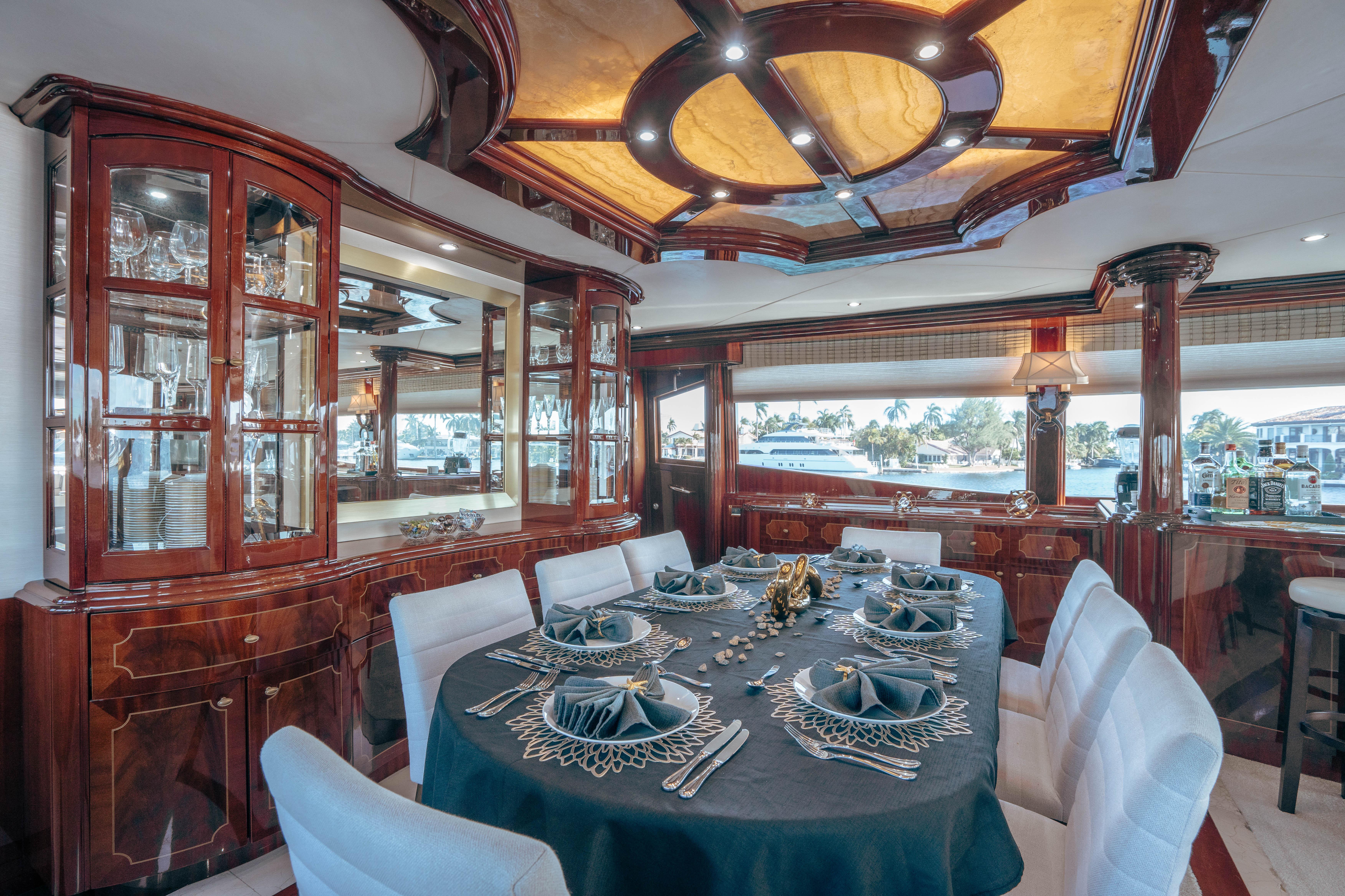 Yacht Photo 12
