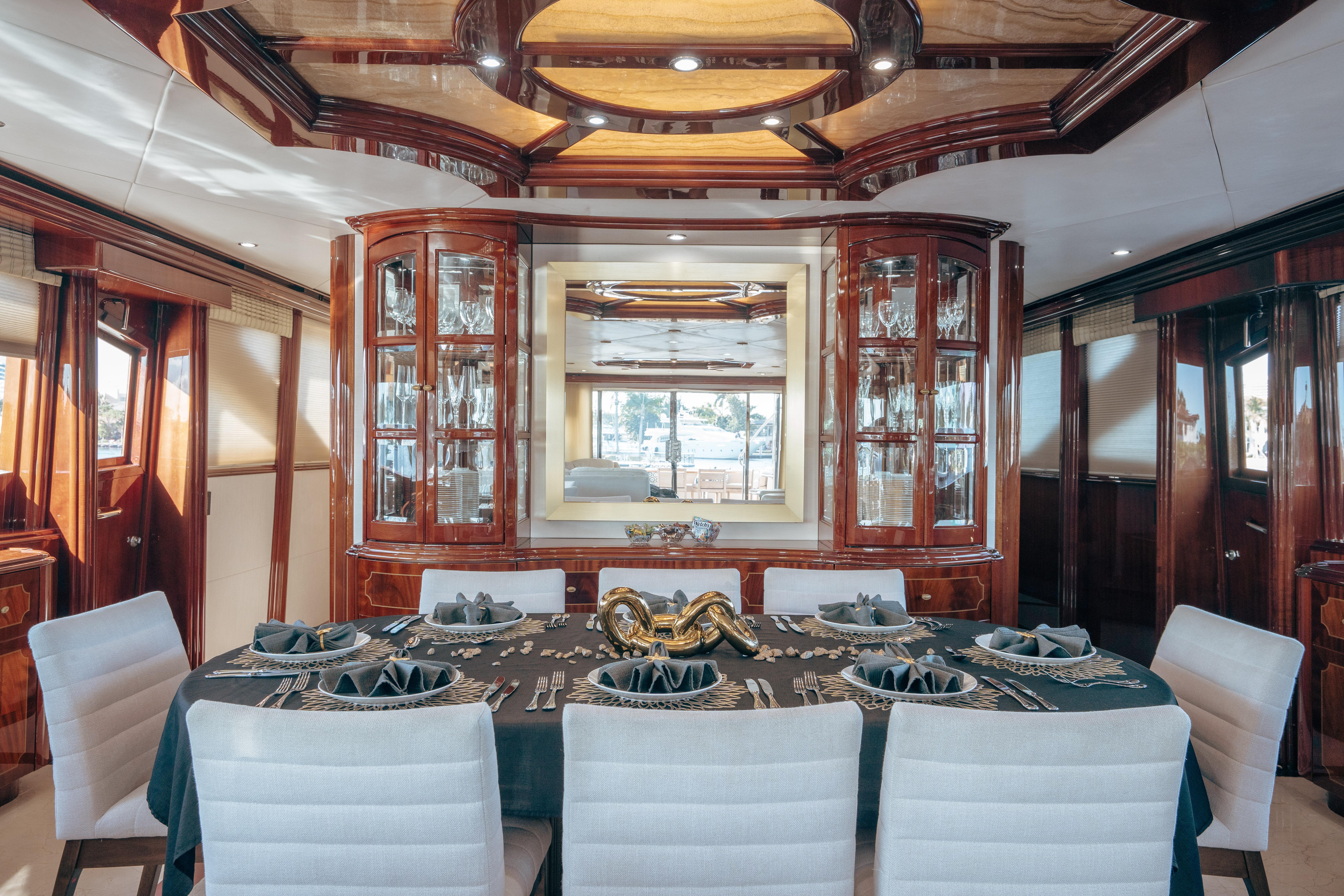 Yacht Photo 13