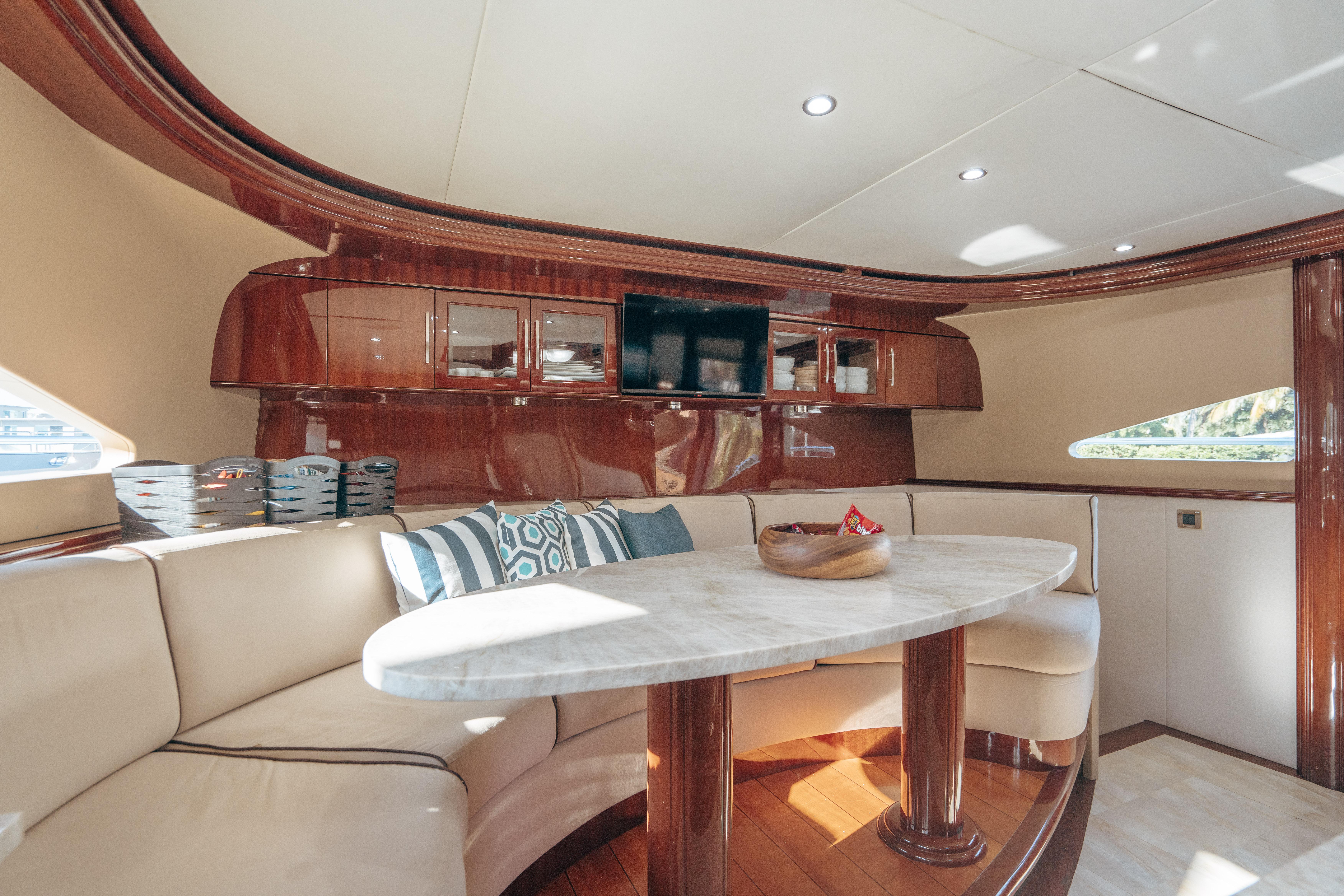 Yacht Photo 15