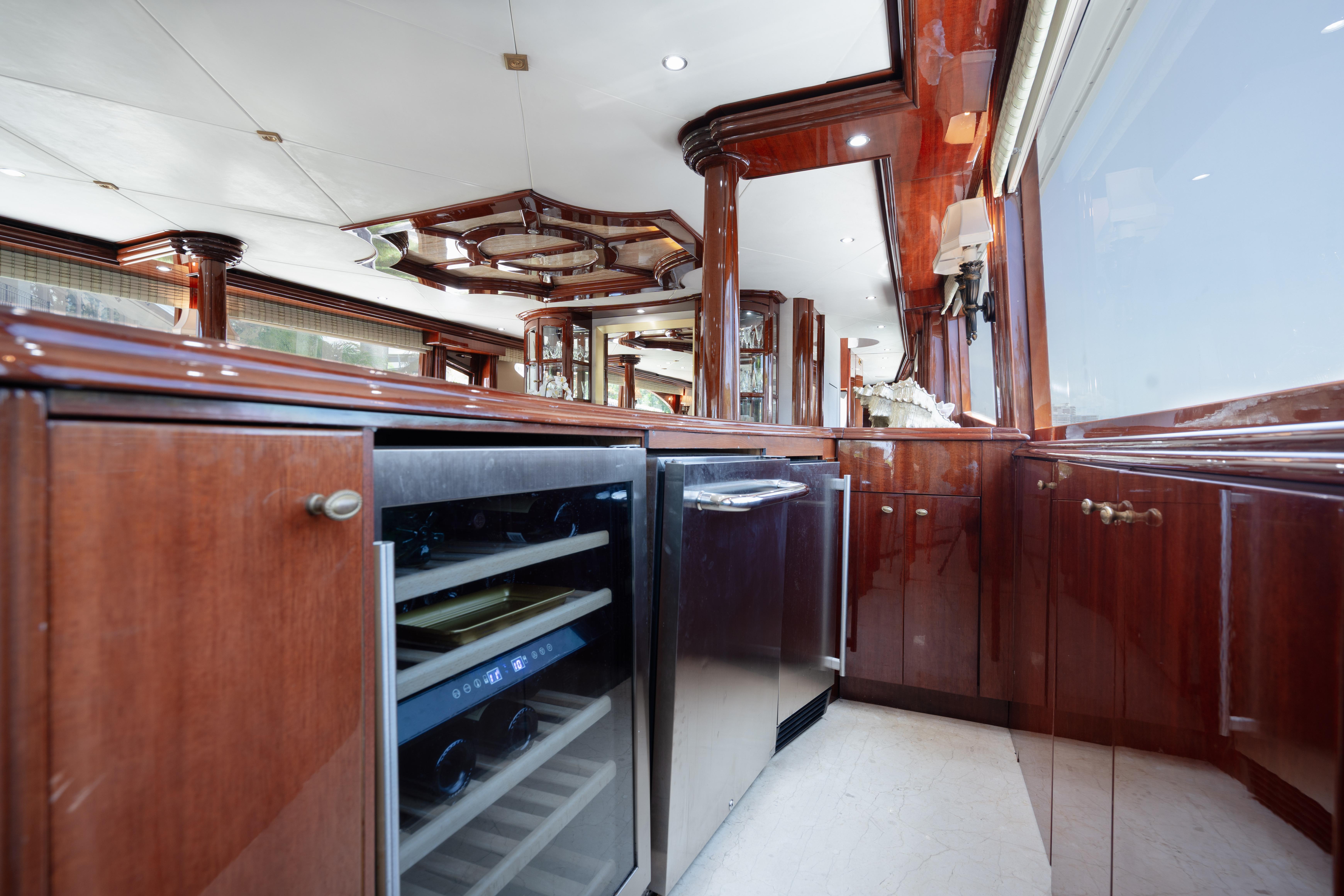 Yacht Photo 16