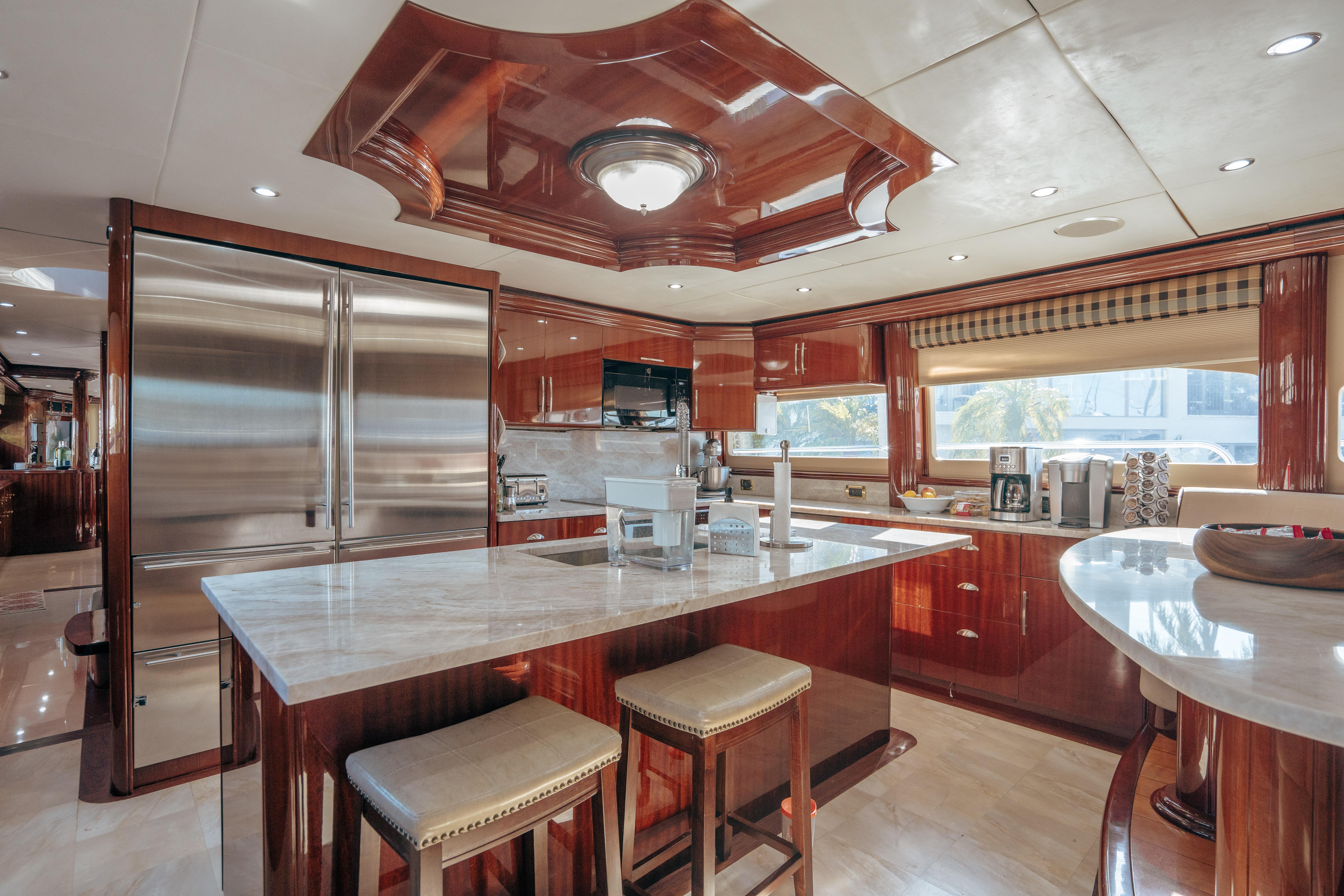 Yacht Photo 17