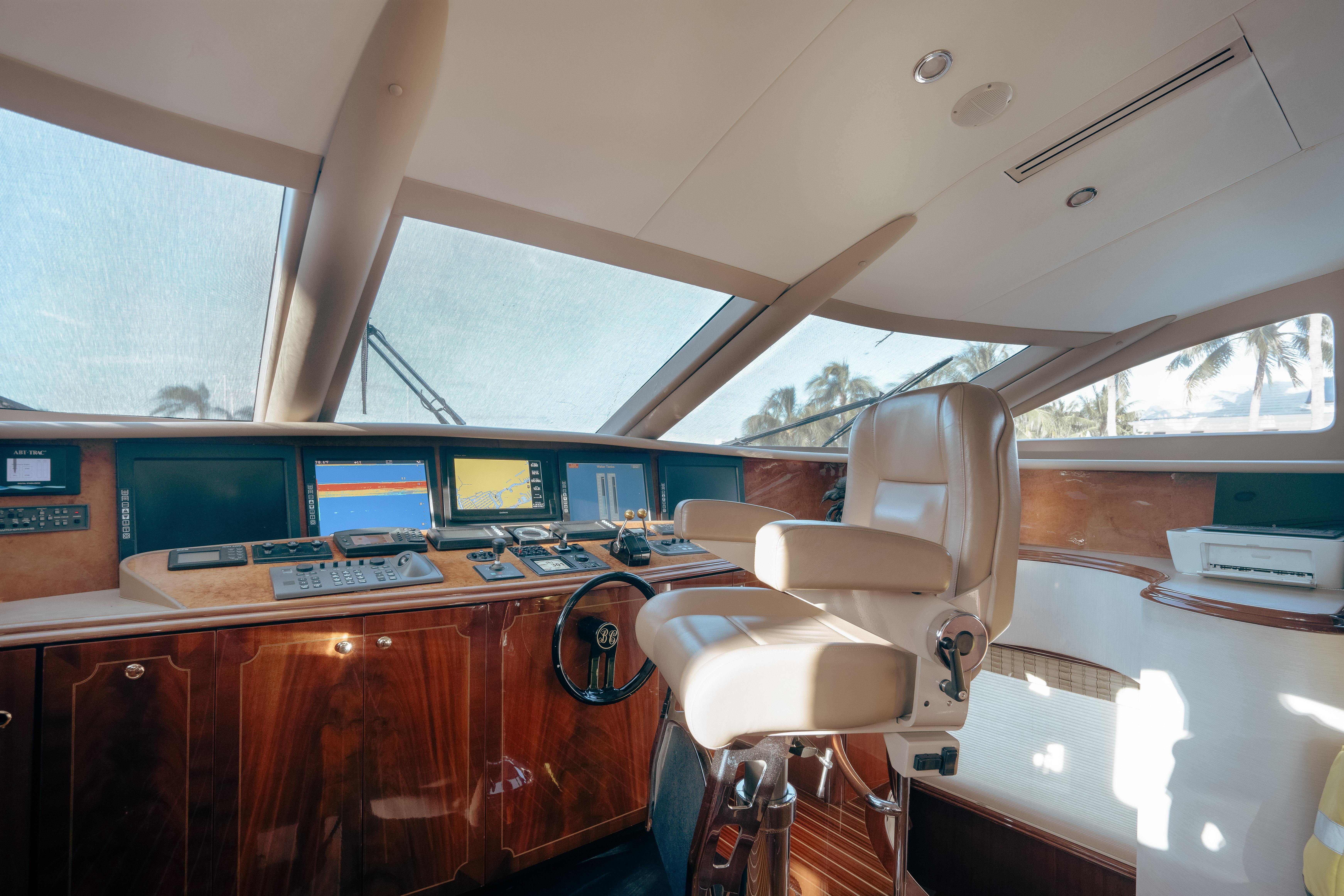 Yacht Photo 18